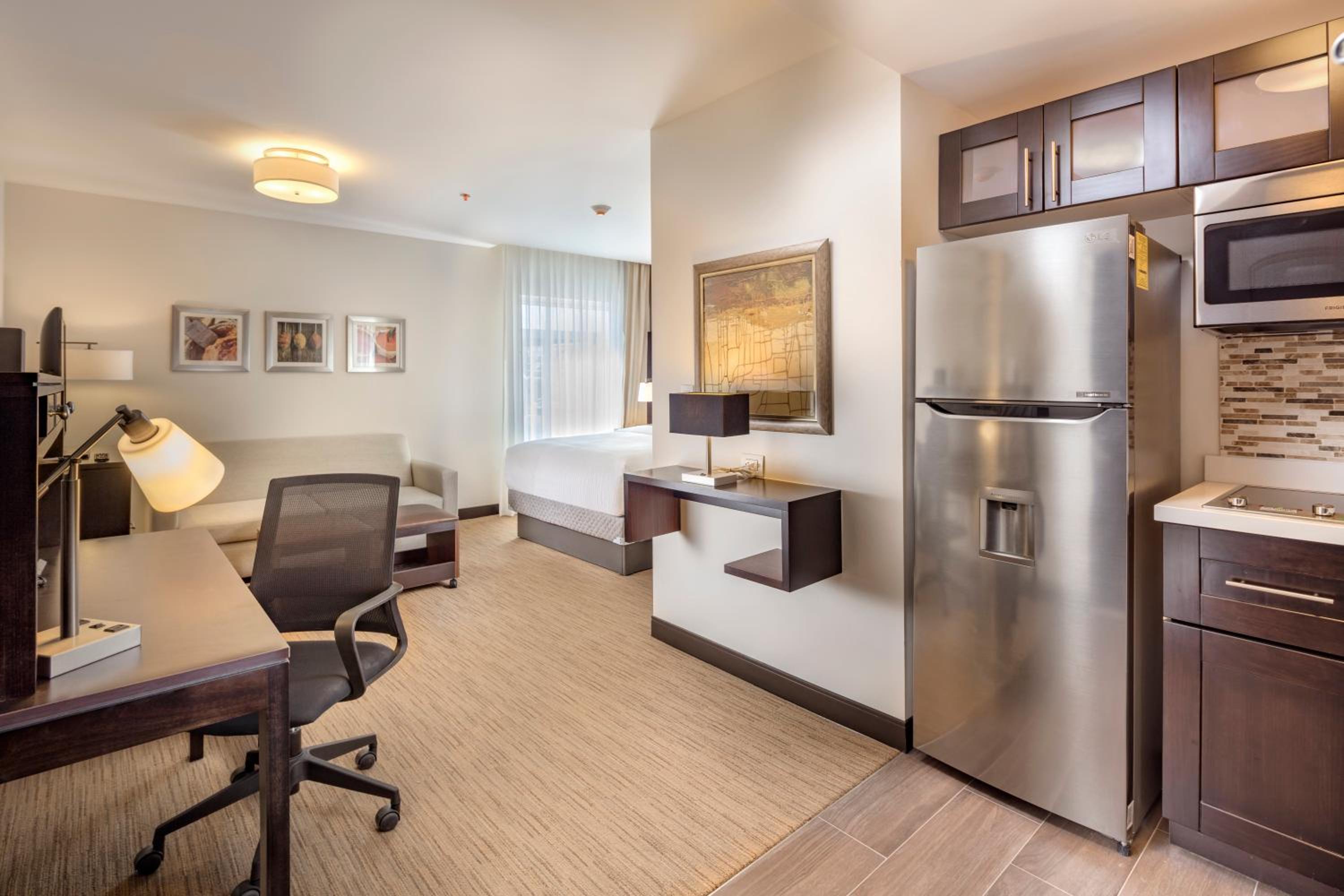 Queen Room with Accessible Roll In Shower - Non-Smoking