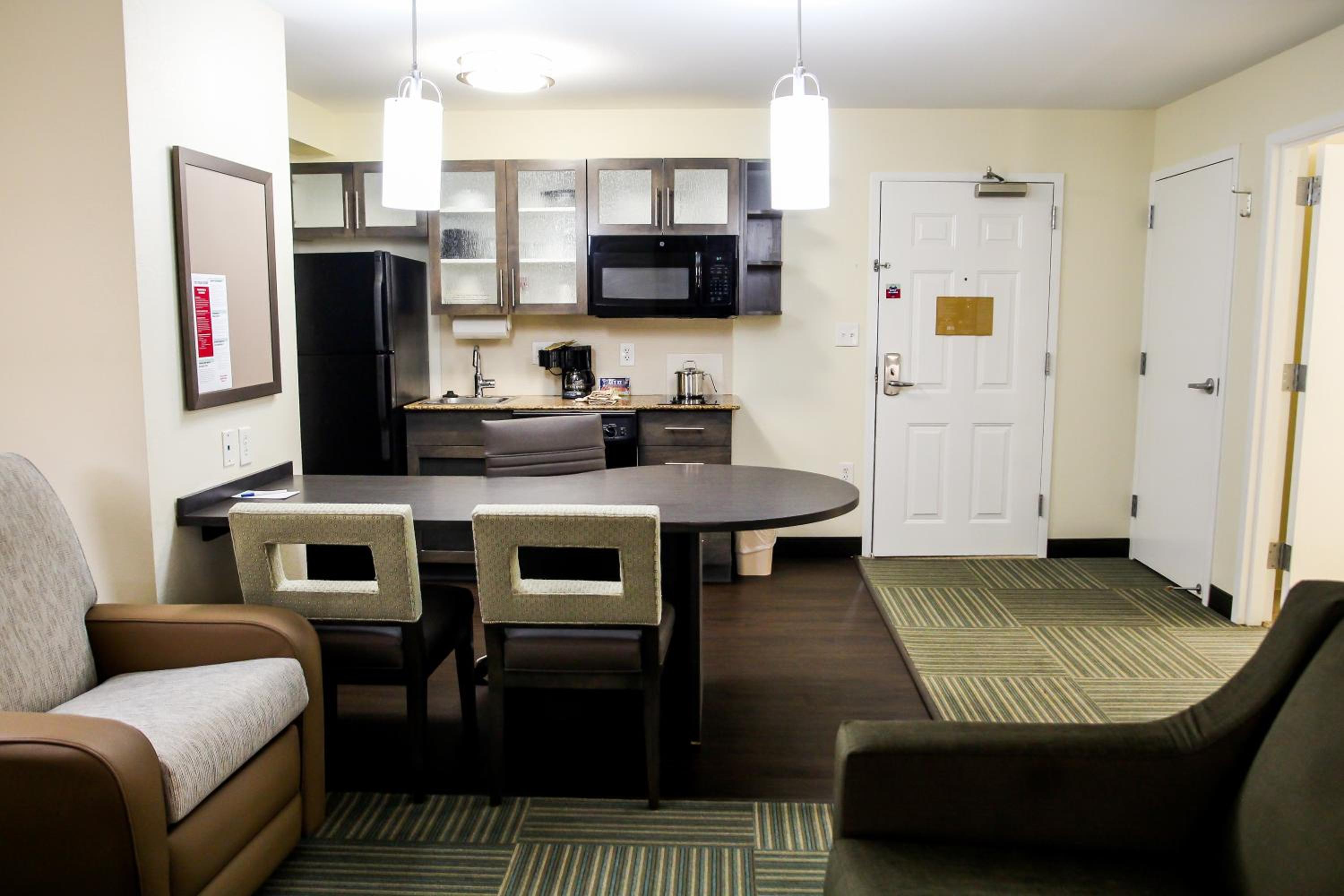One-Bedroom Queen Suite - Photo 8
