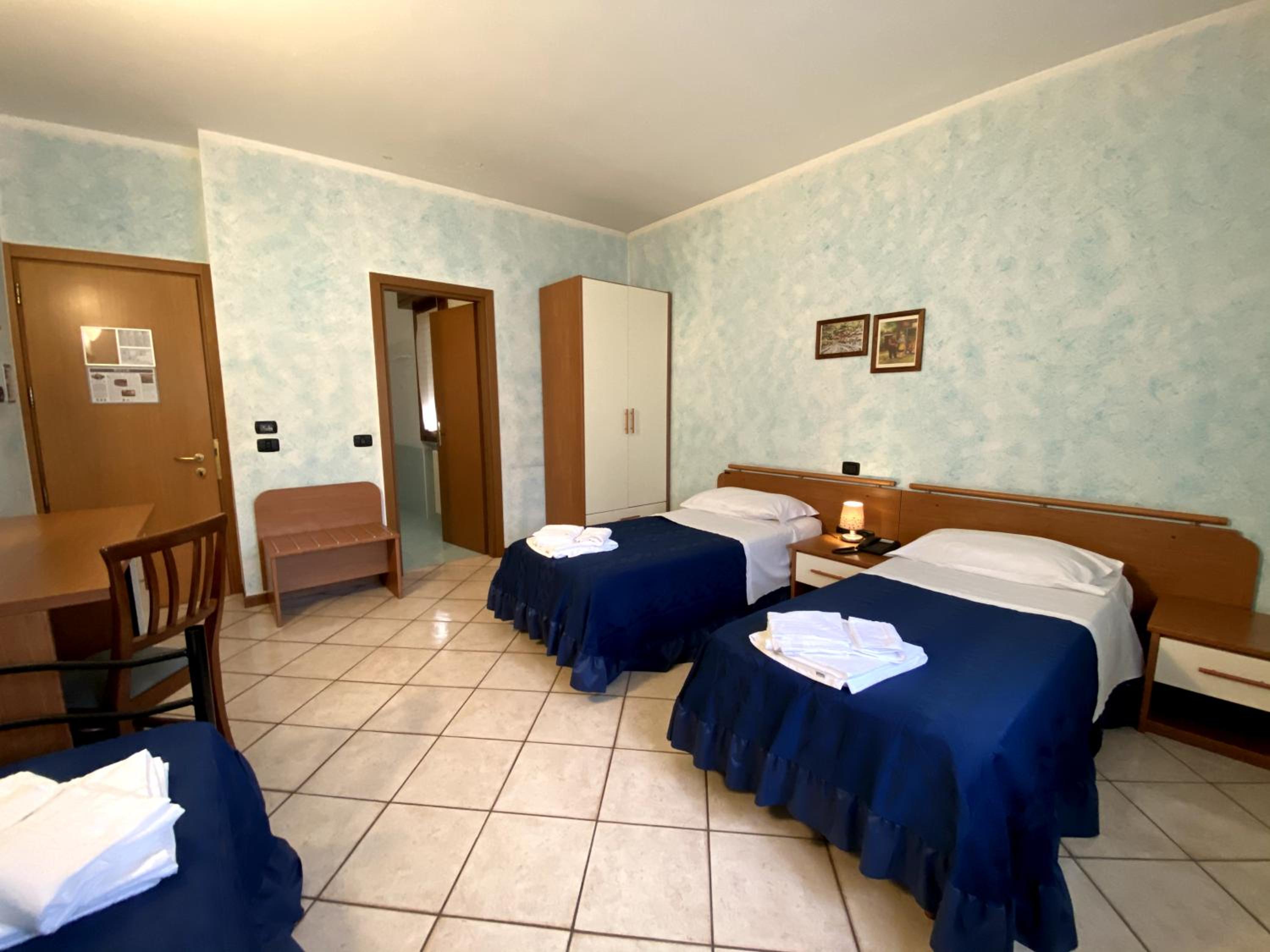 Standard Triple Room photo 2