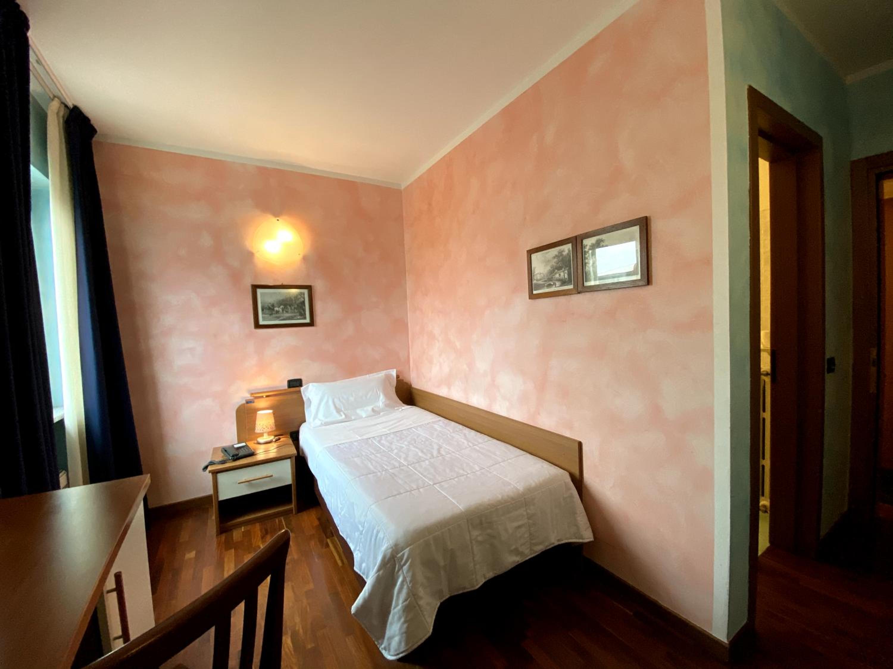 Single Room photo 2