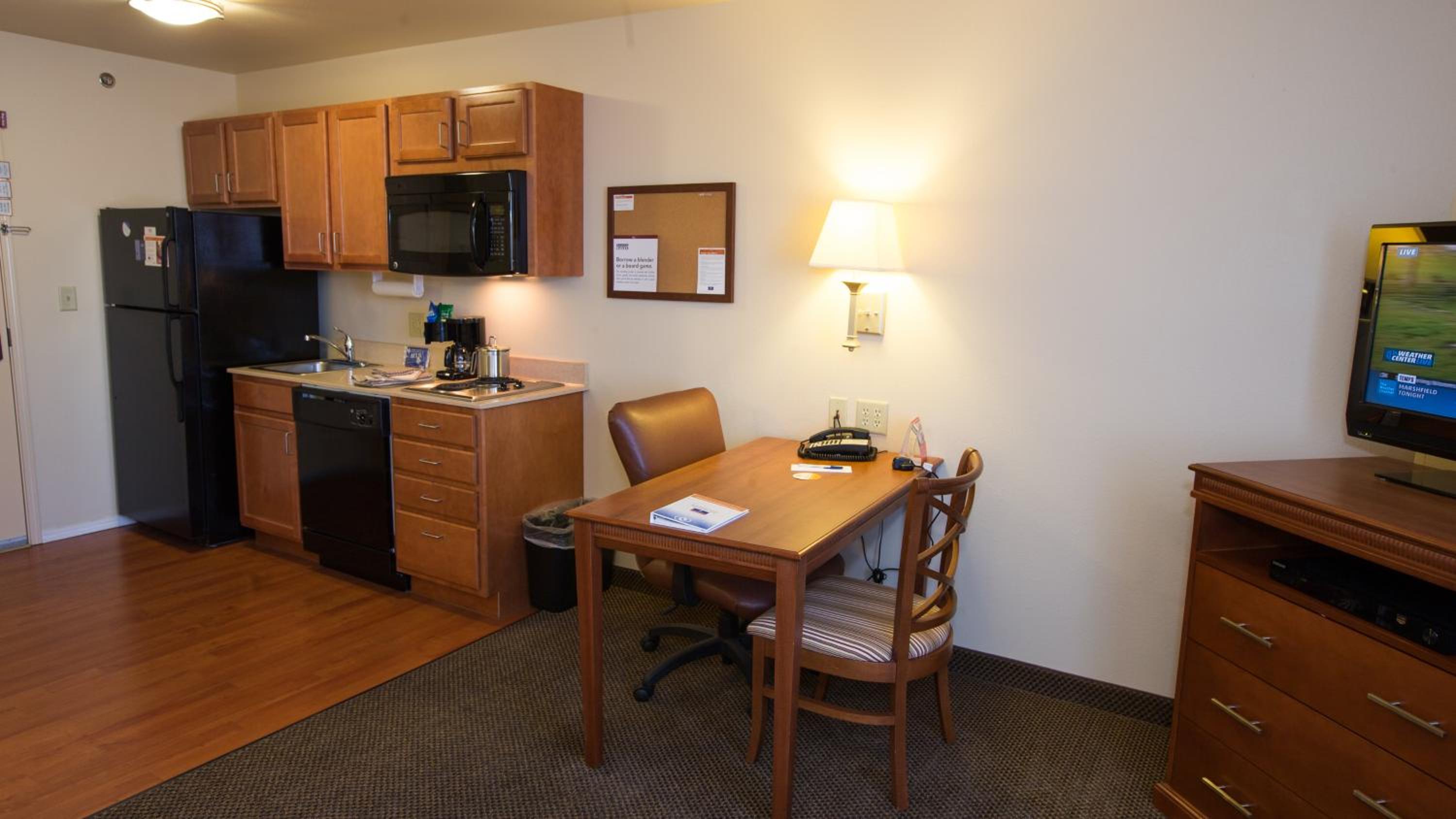 Queen Studio Suite - Photo 4