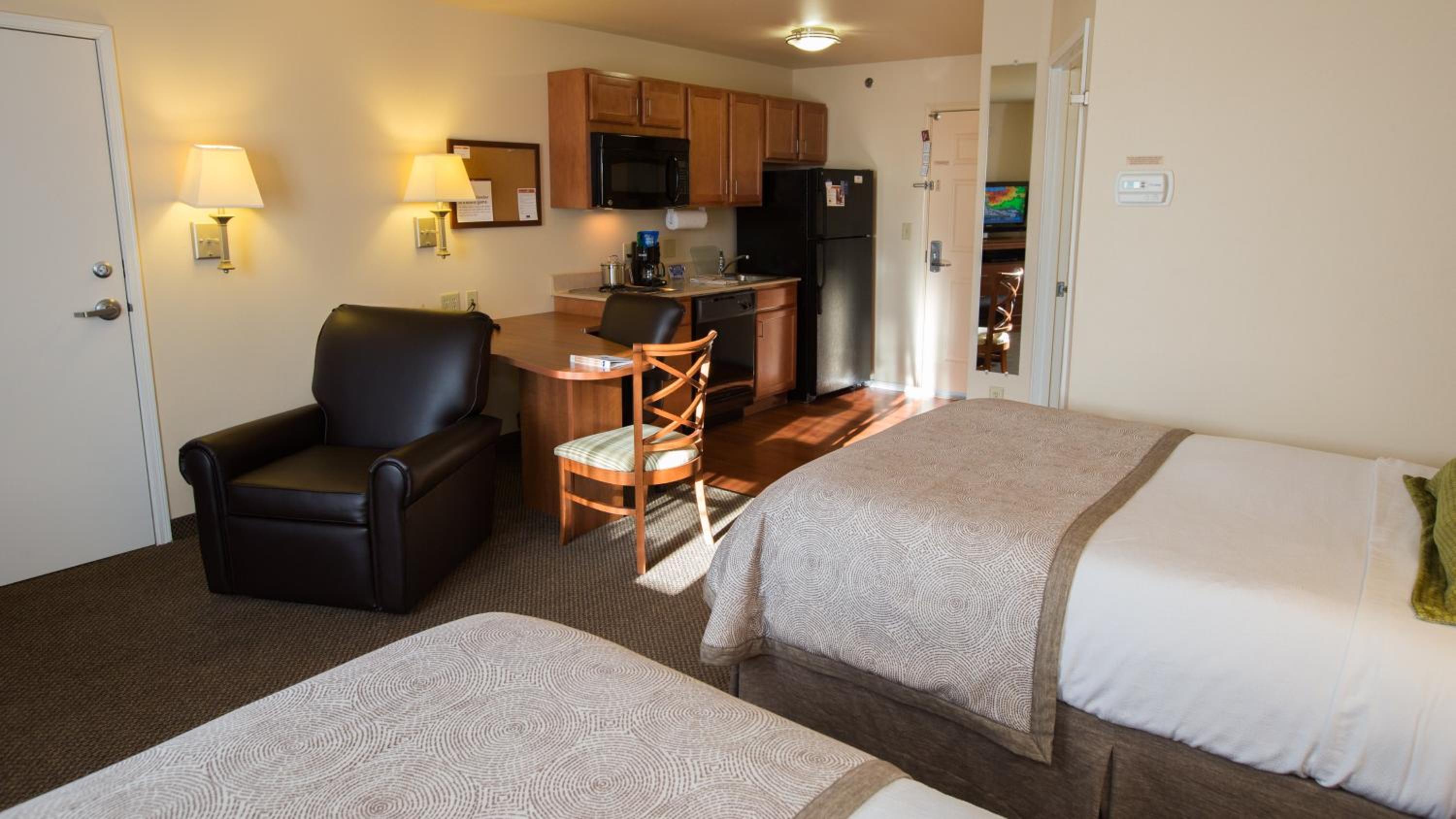 Studio Suite with Two Double Beds - Photo 5