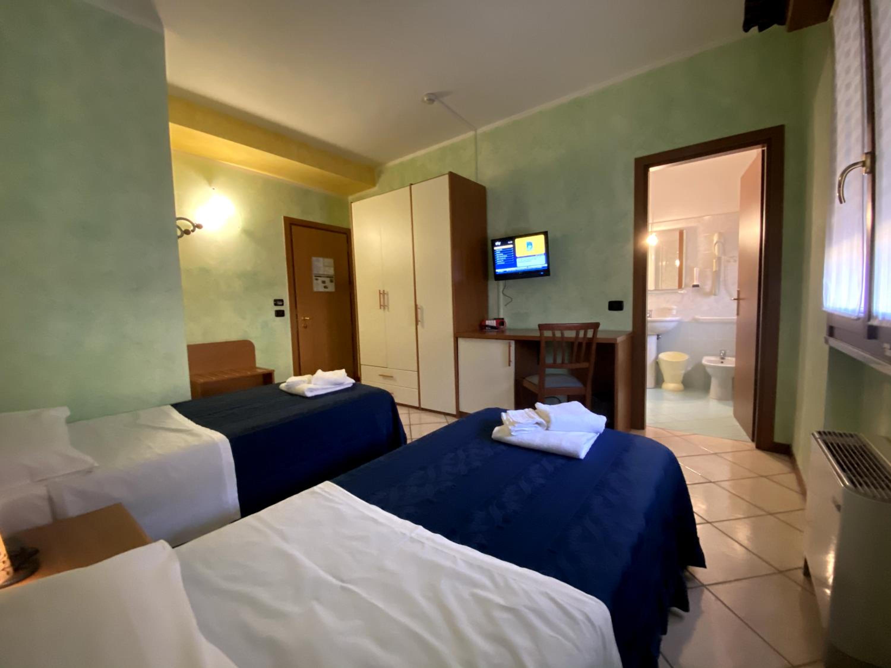 Standard Twin Room photo 1