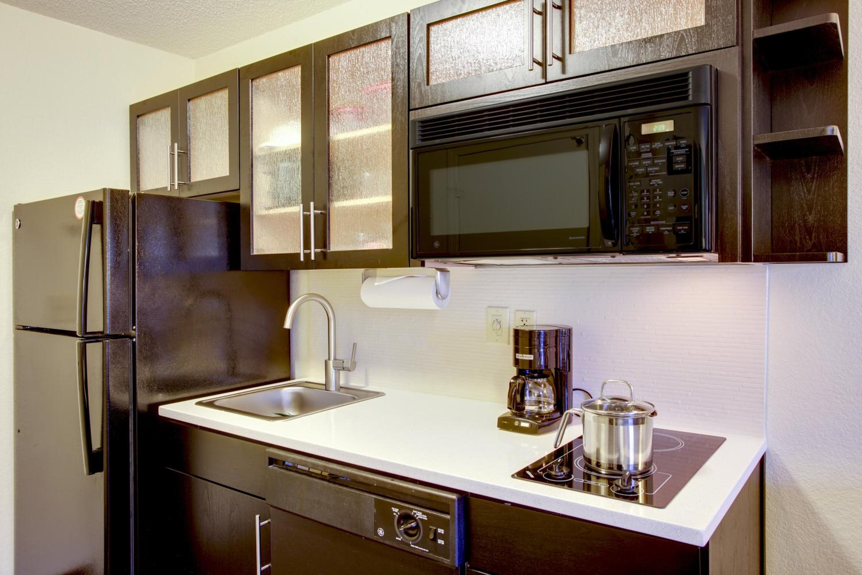 One Bedroom Suite with One Queen Bed - Photo 9