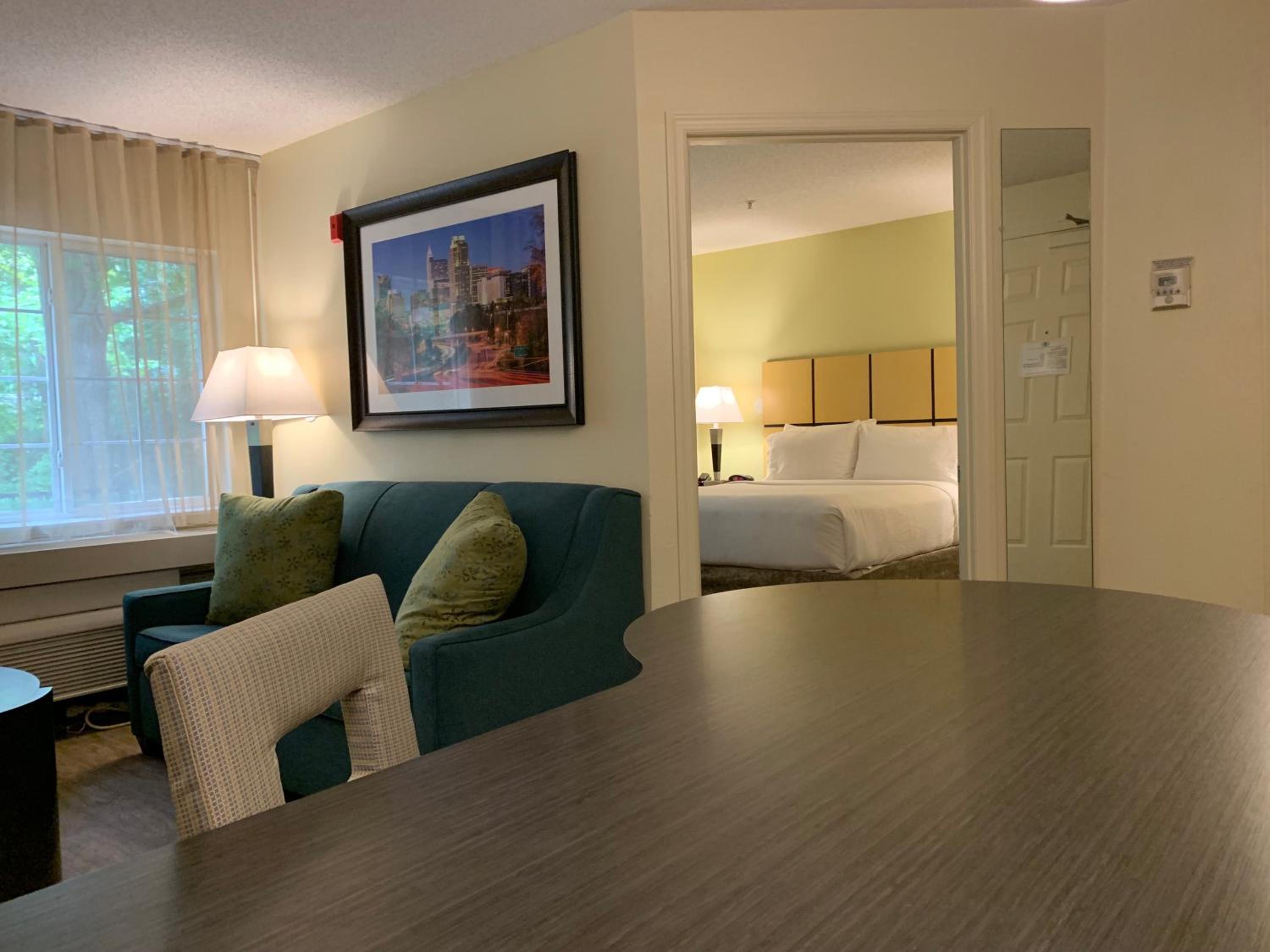 One Bedroom Suite with One Queen Bed - Photo 2