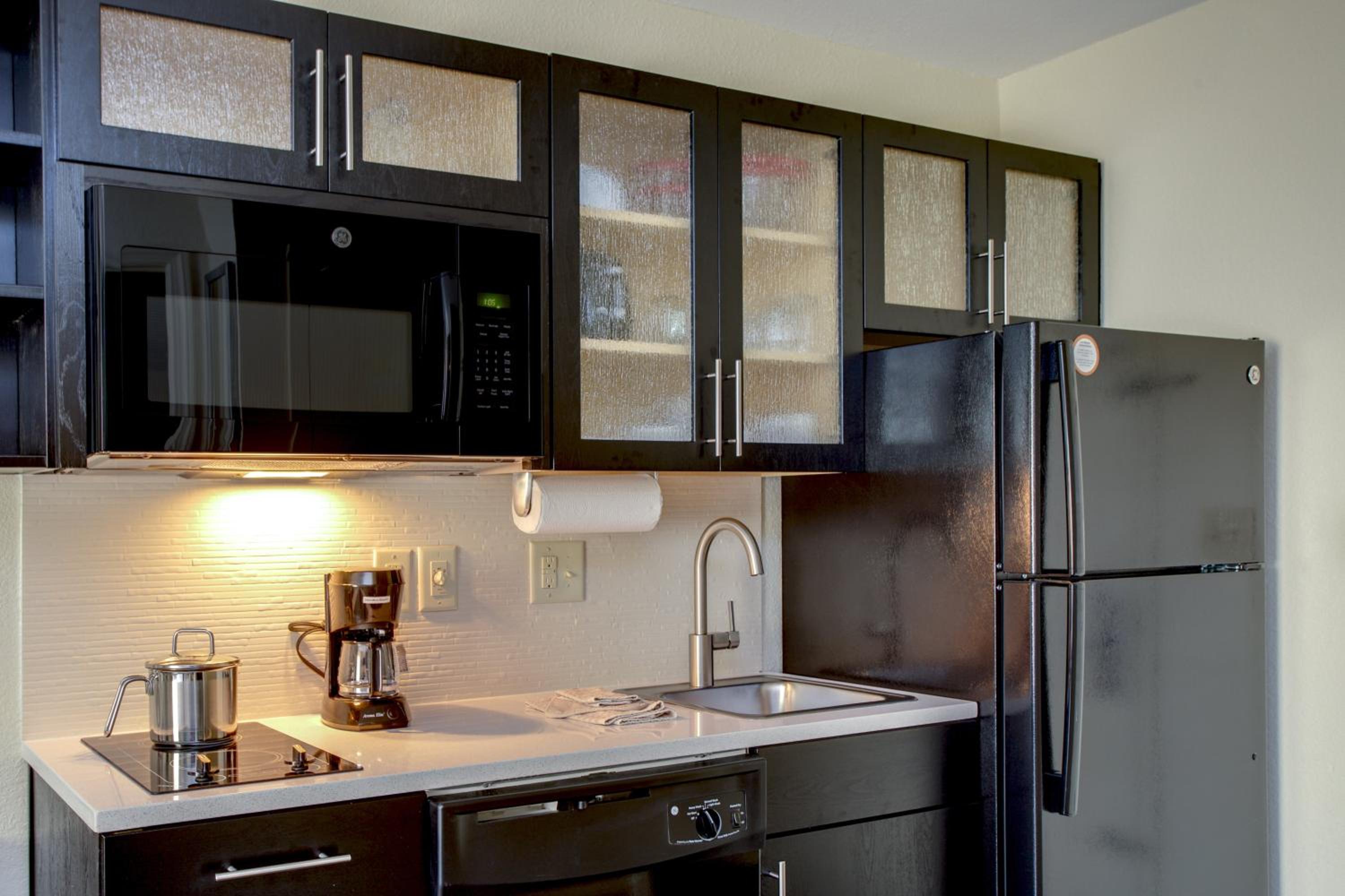 One Bedroom Suite with One Queen Bed - Photo 5