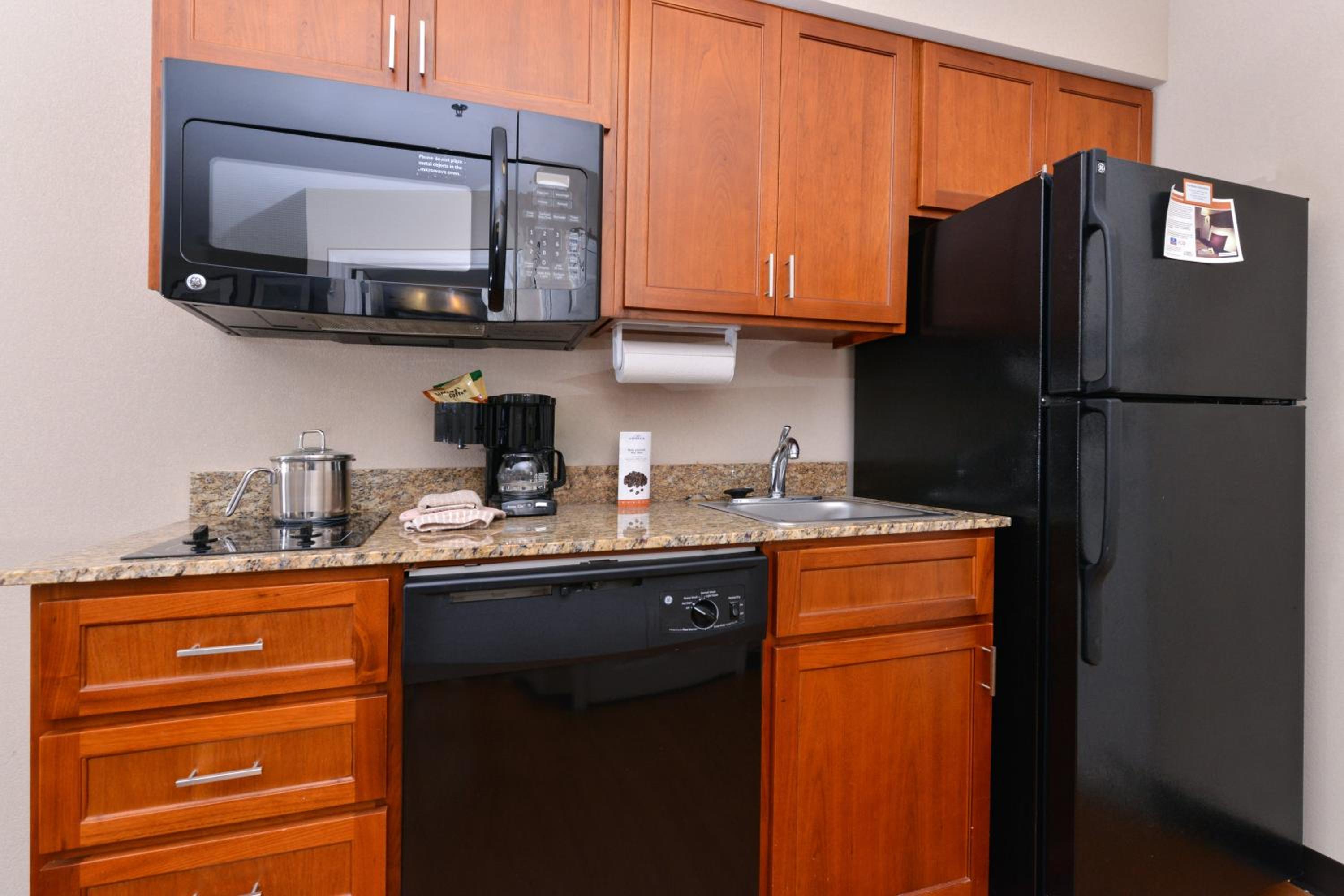 Studio Queen Suite - Photo 3