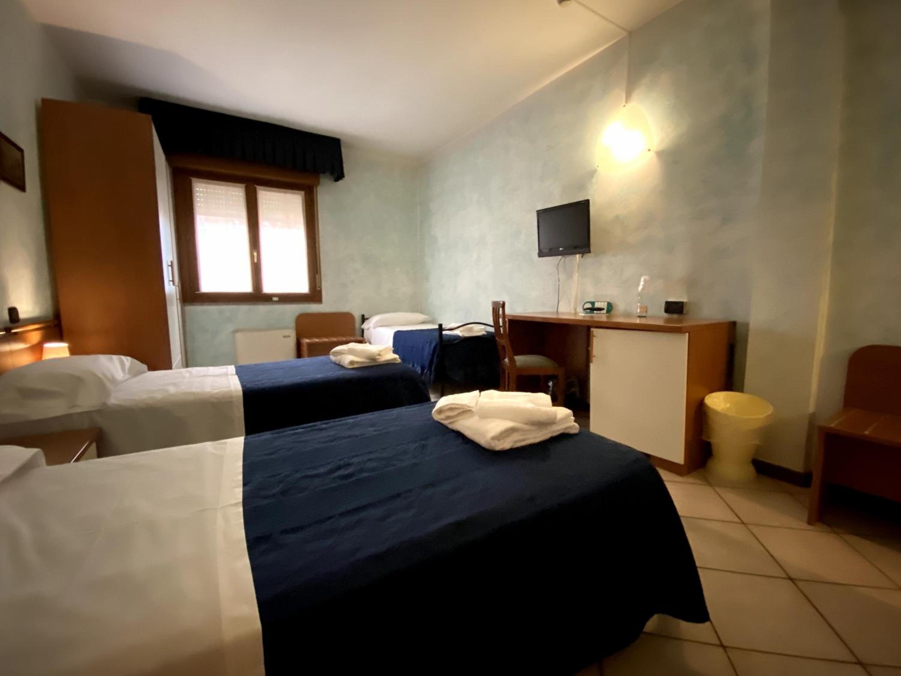 Standard Triple Room photo 3