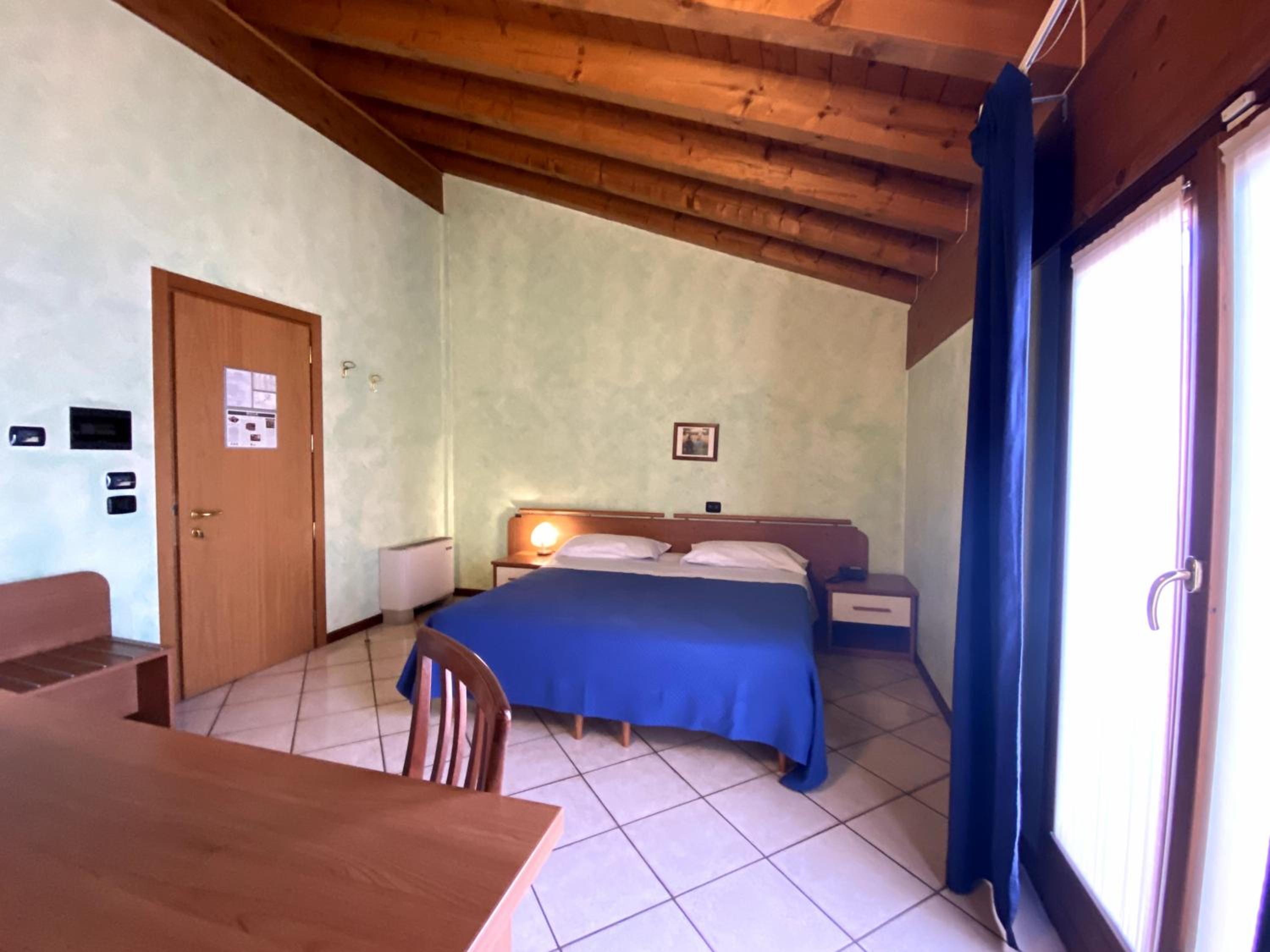 Standard Double Room photo 2