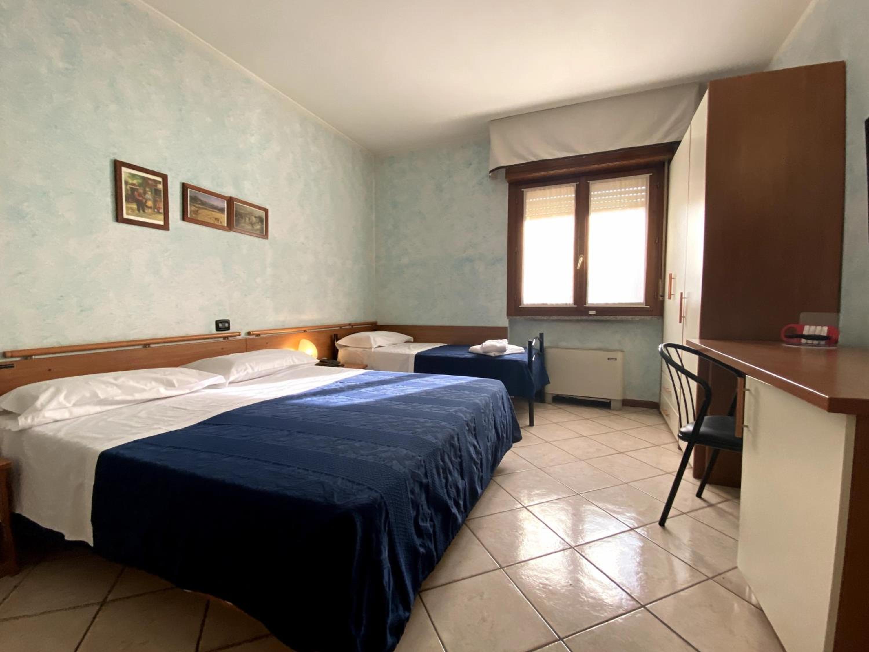 Standard Triple Room photo 3