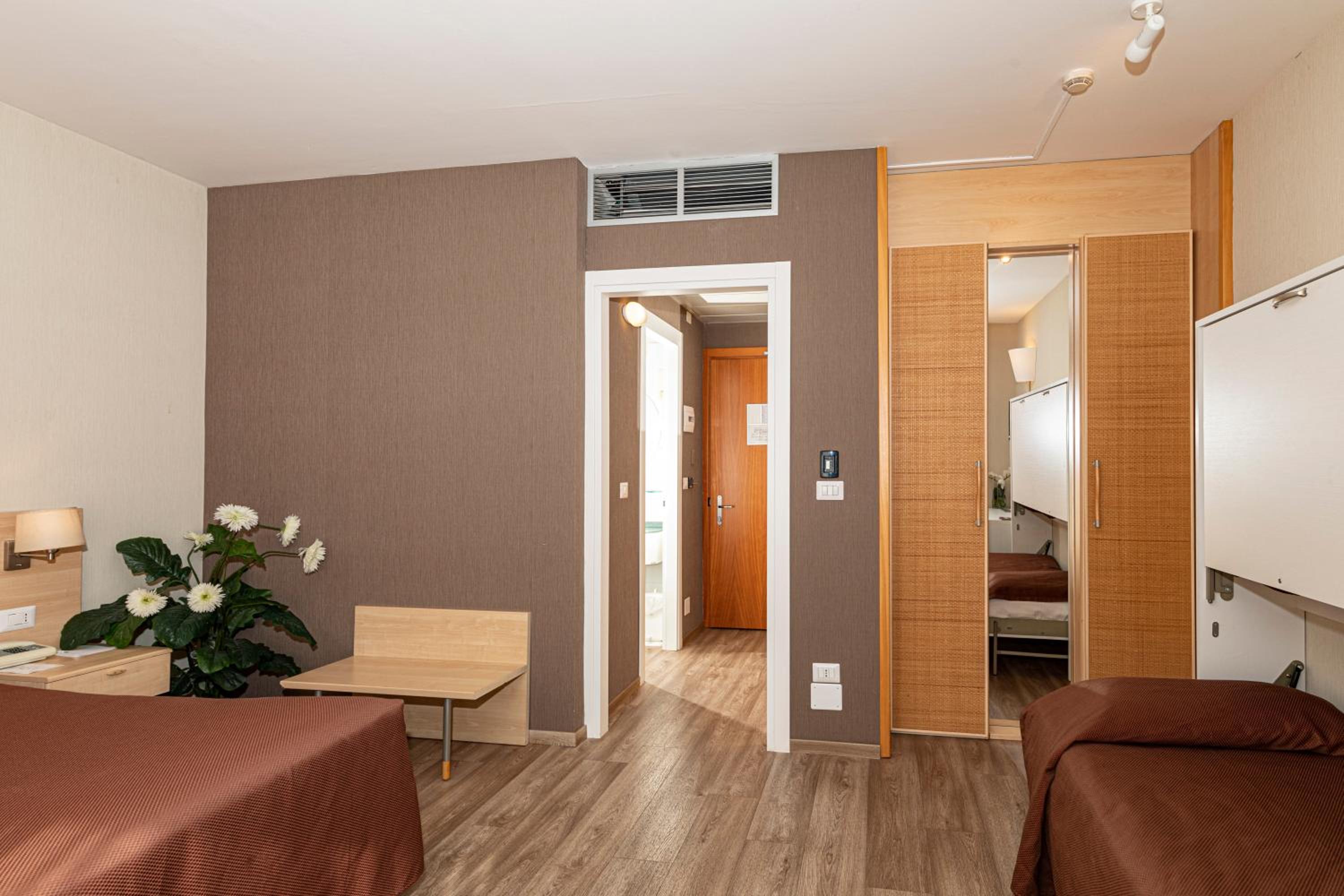 Standard Triple Room - Photo 1