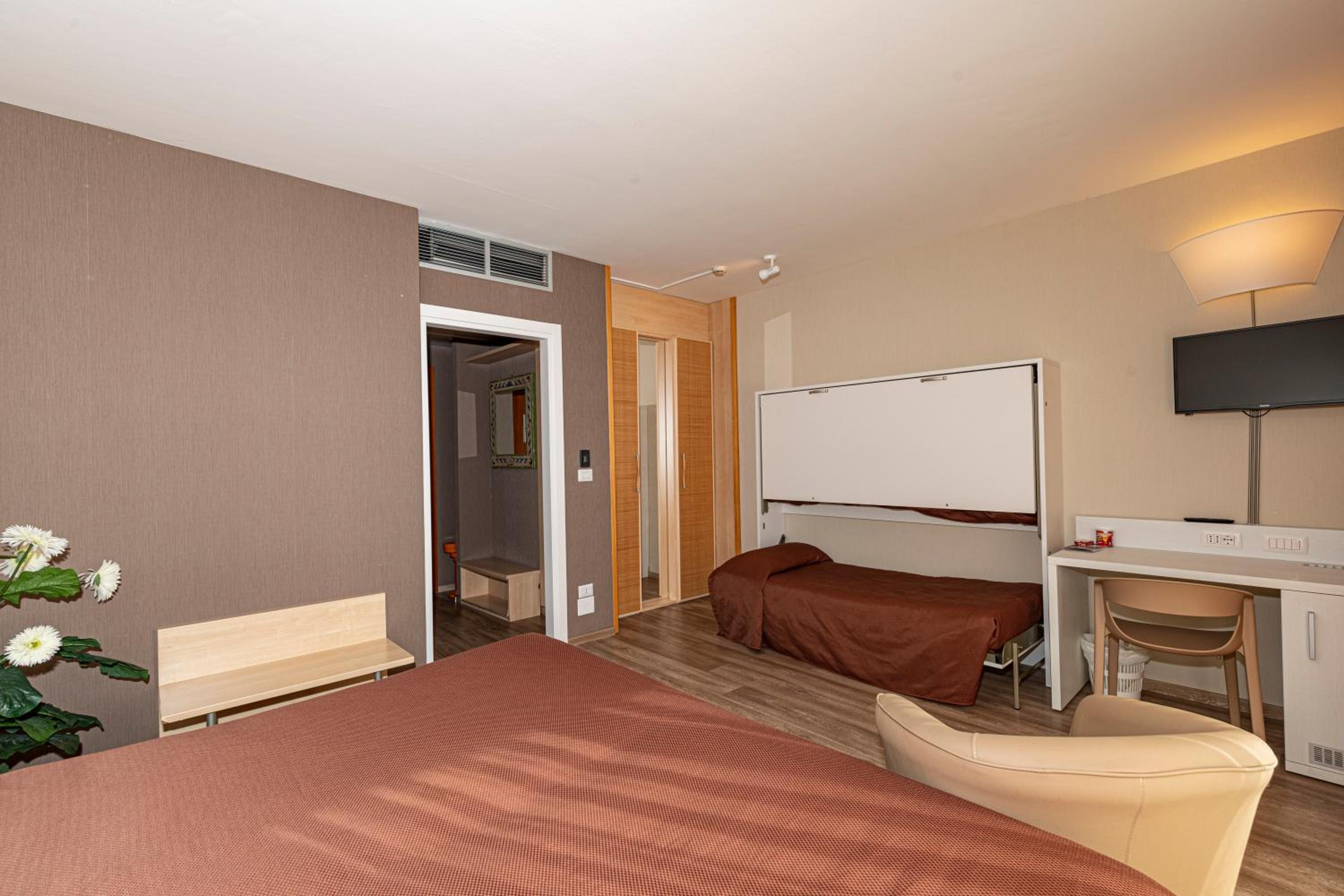 Standard Triple Room - Photo 10