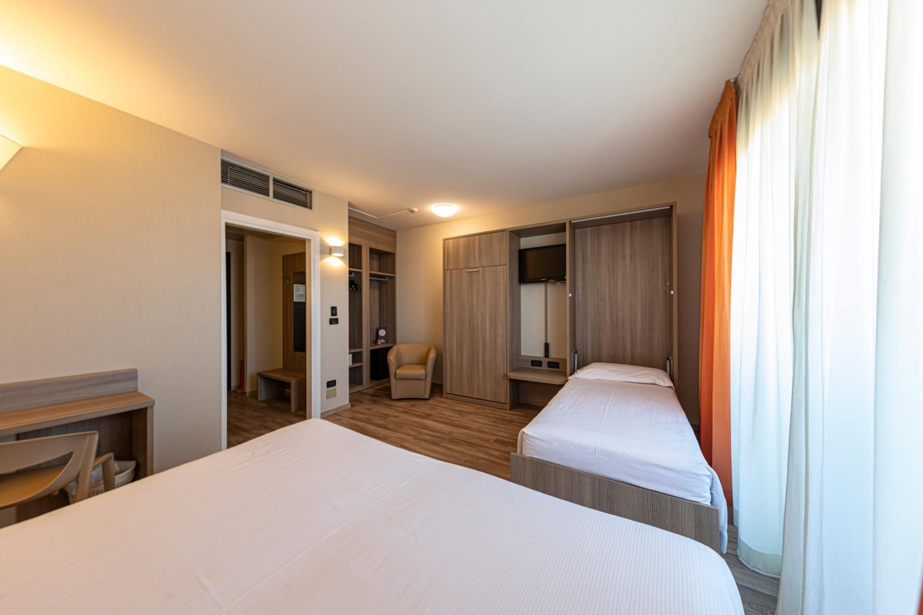 Standard Triple Room - Photo 12
