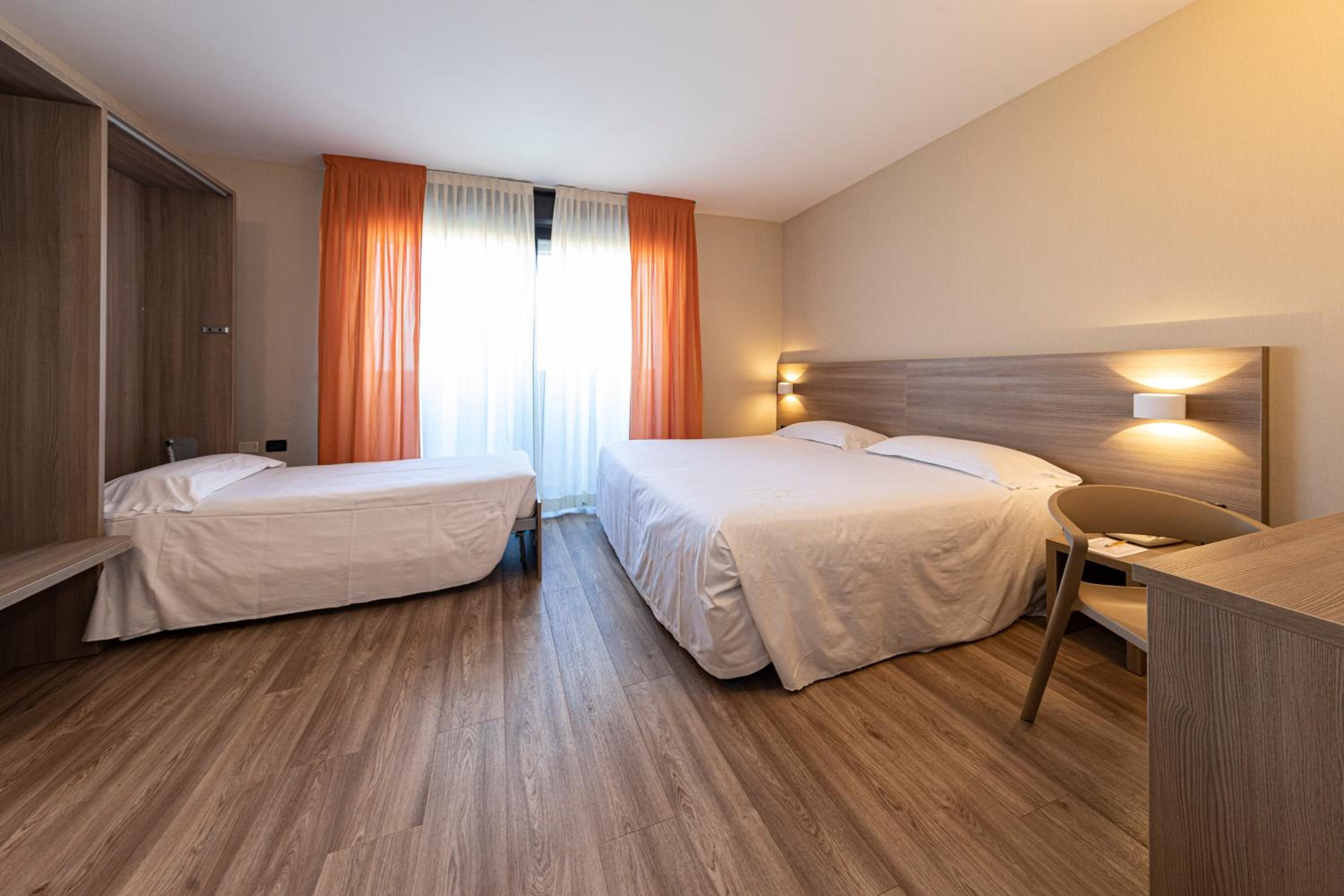 Standard Triple Room - Photo 8