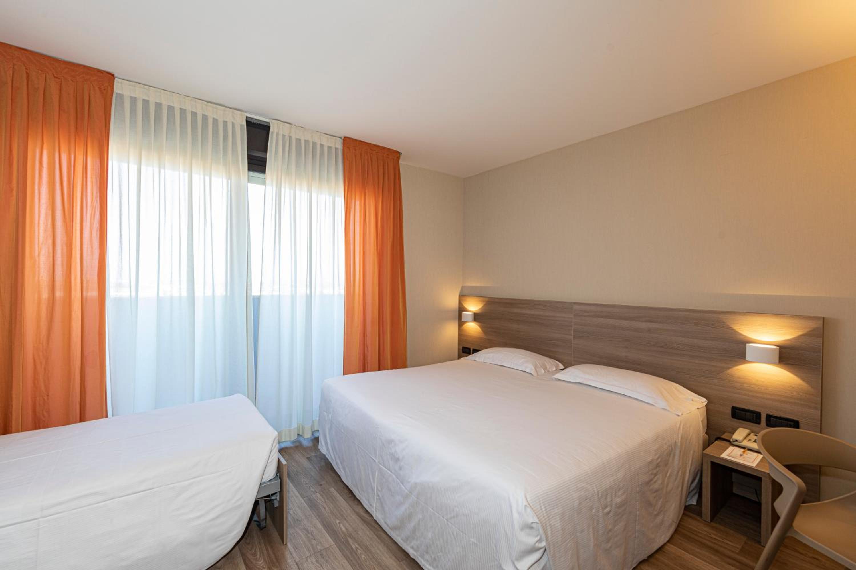 Standard Triple Room - Photo 13