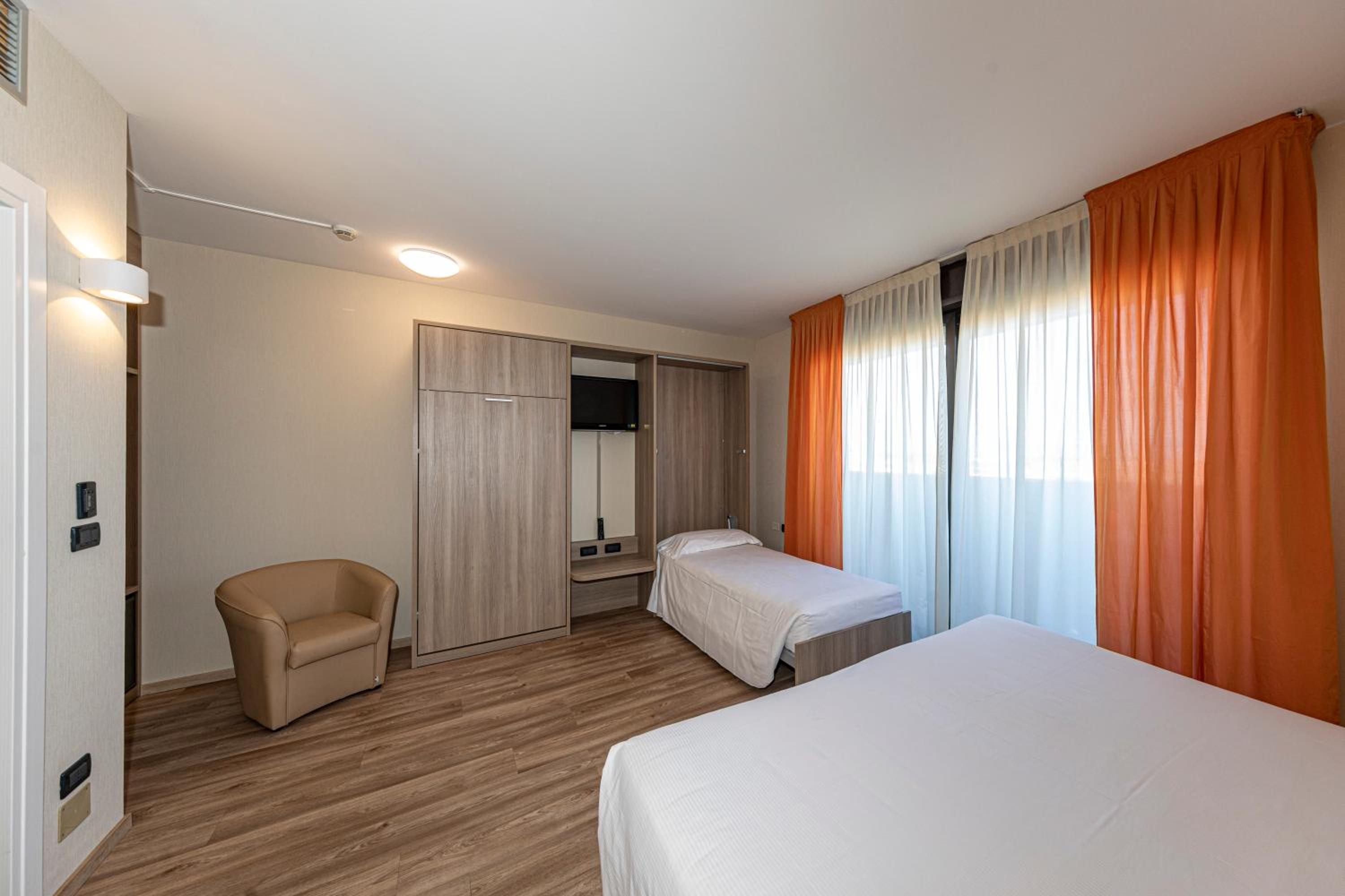 Standard Triple Room - Photo 15