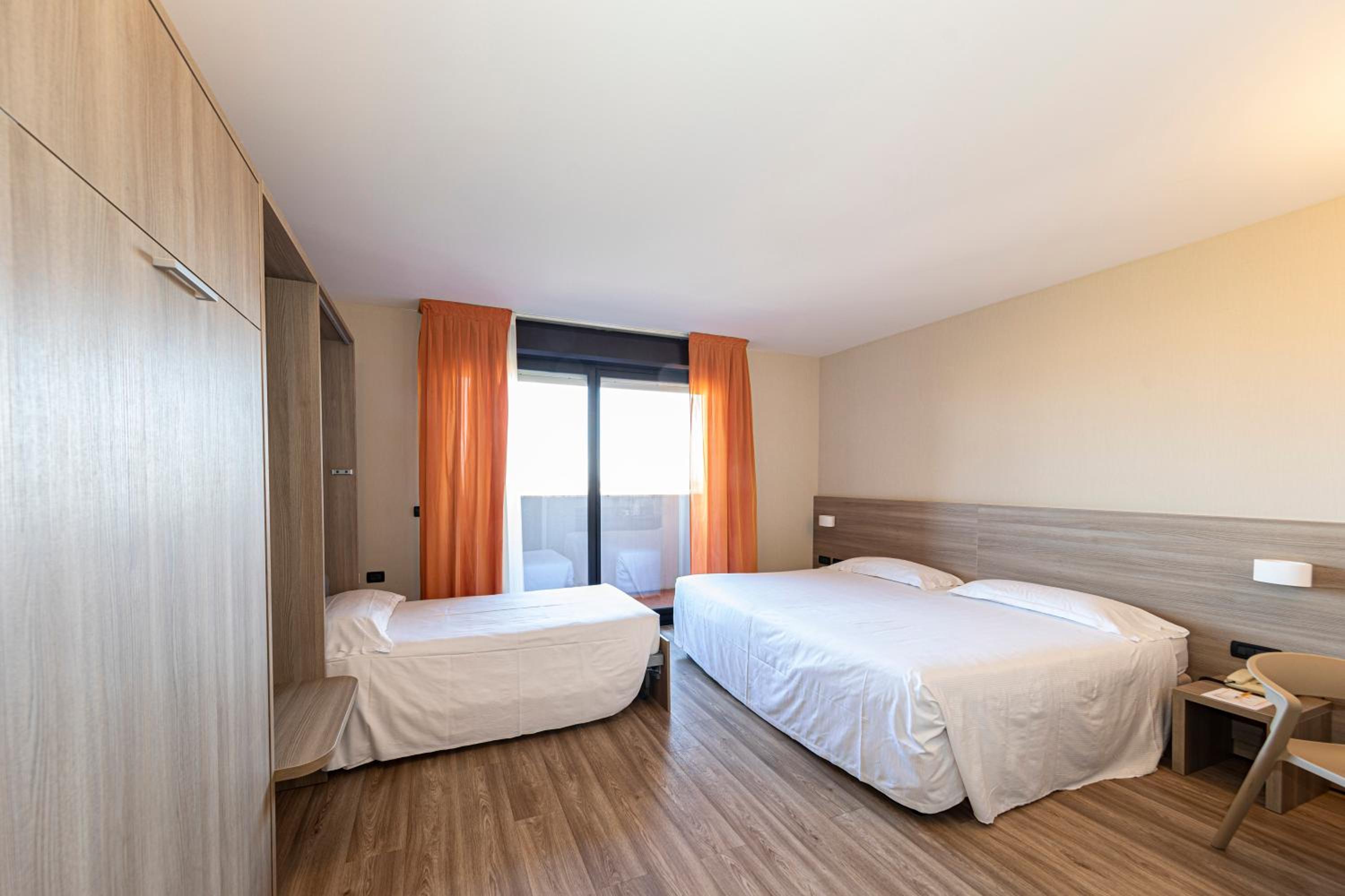 Standard Triple Room - Photo 16