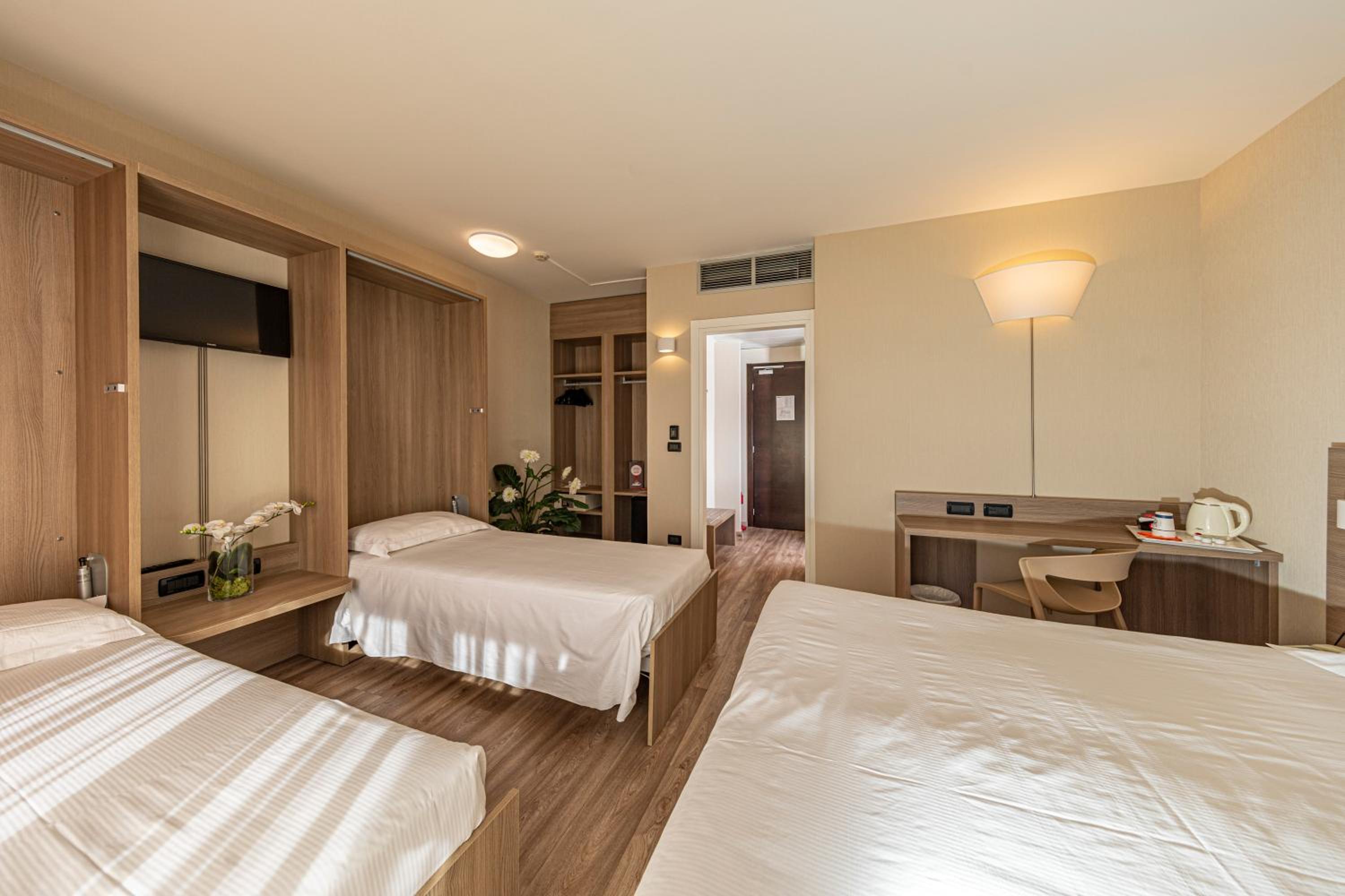 Standard Quadruple Room - Photo 1