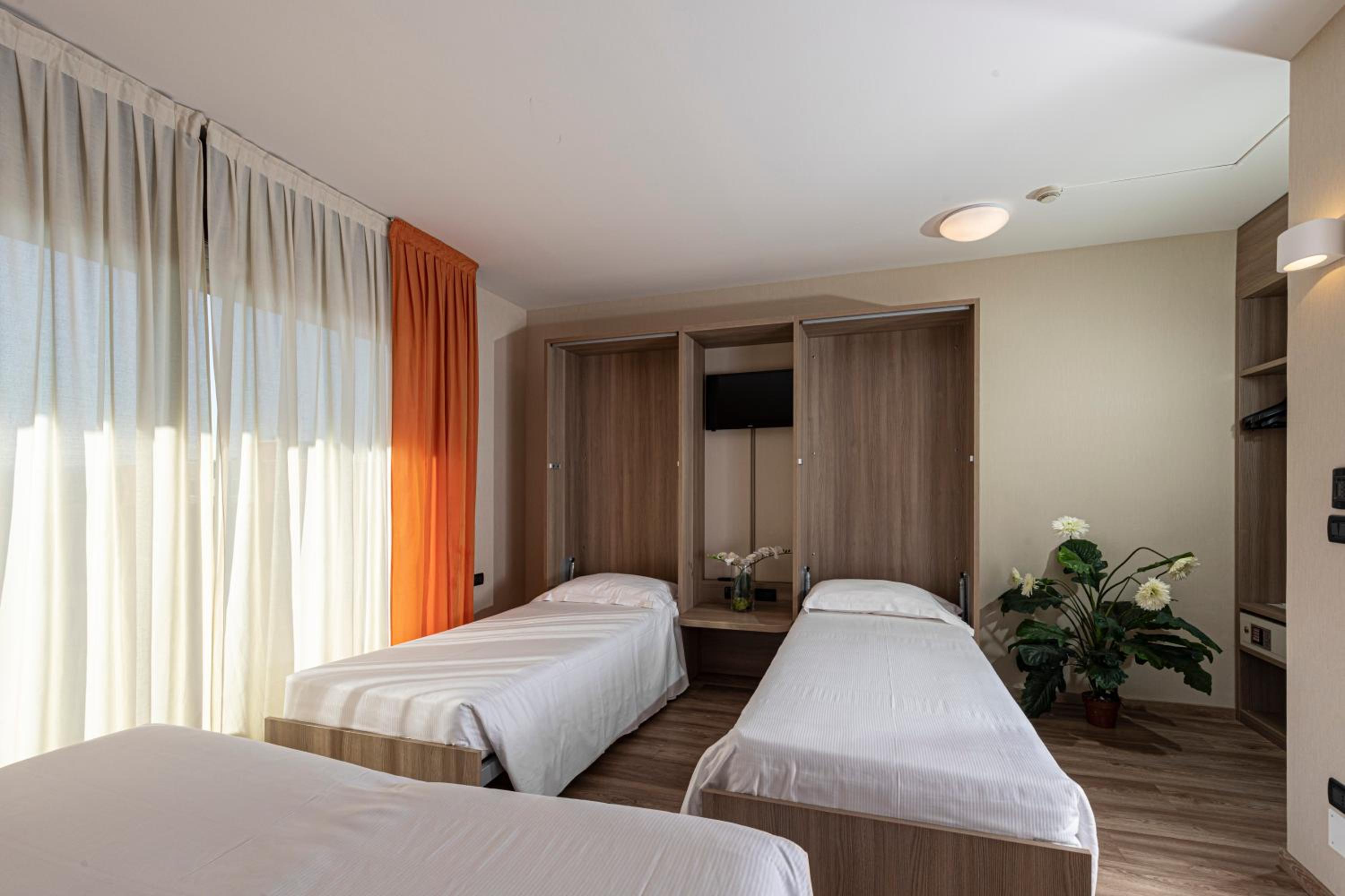 Standard Quadruple Room - Photo 4