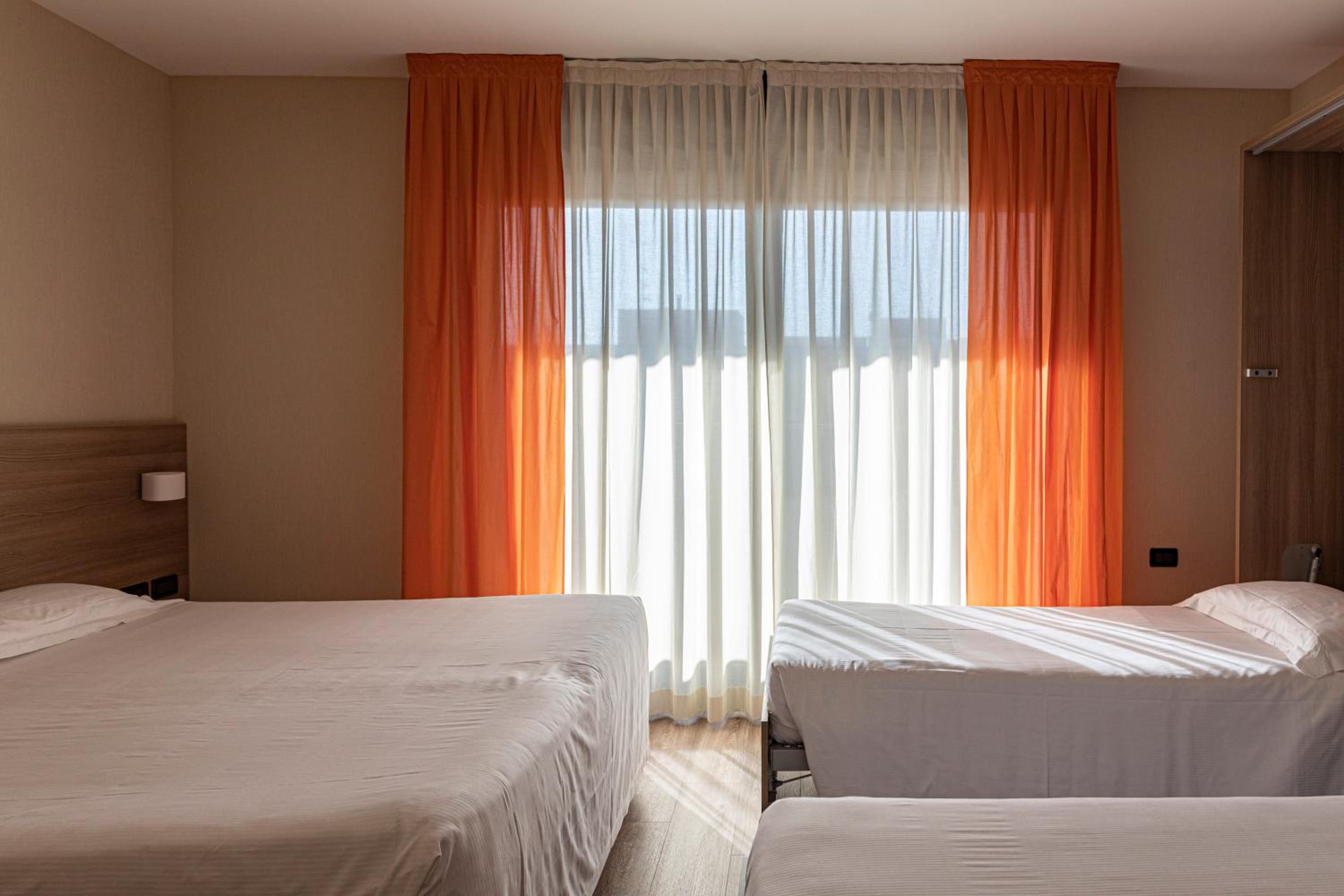 Standard Quadruple Room - Photo 9
