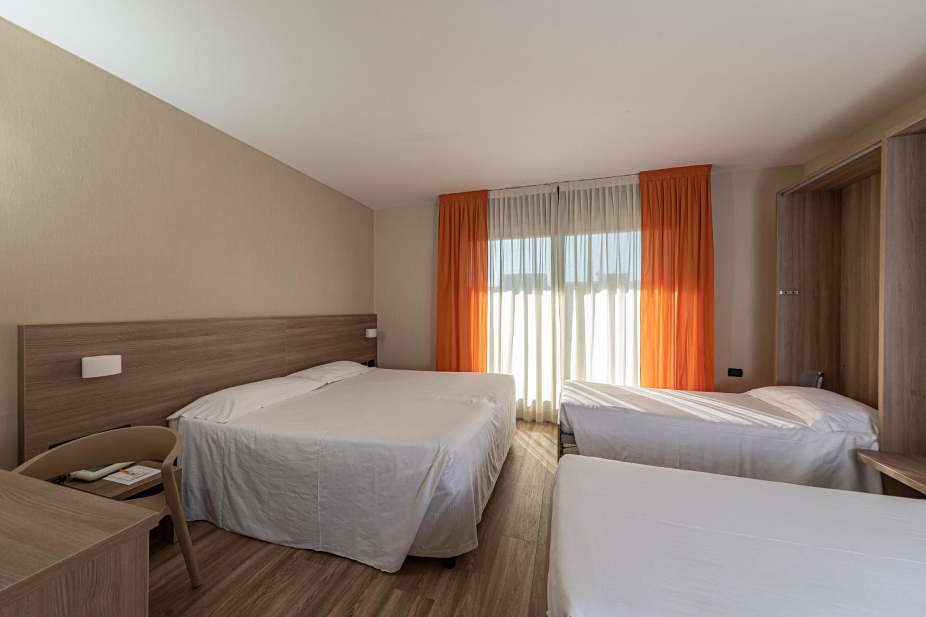 Standard Quadruple Room - Photo 3