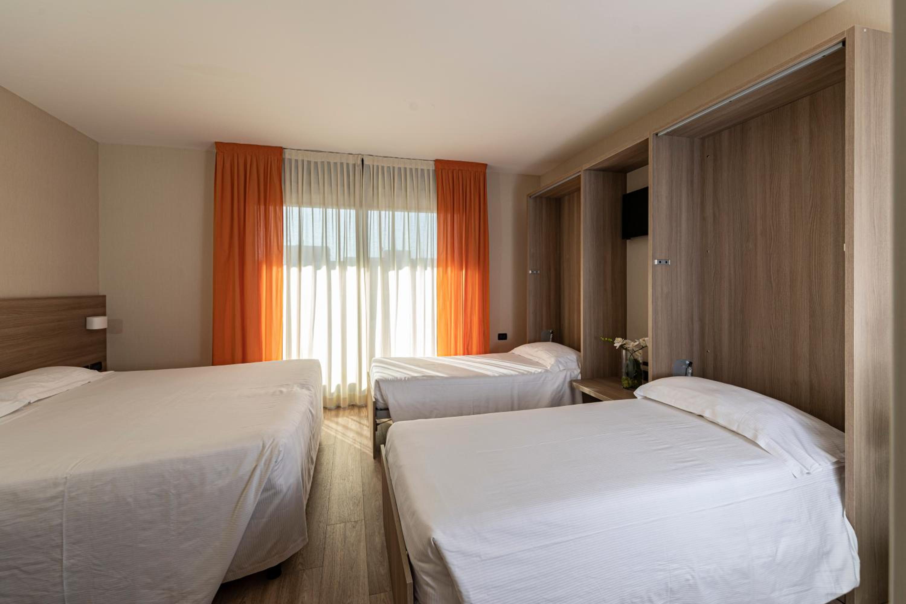 Standard Quadruple Room - Photo 2