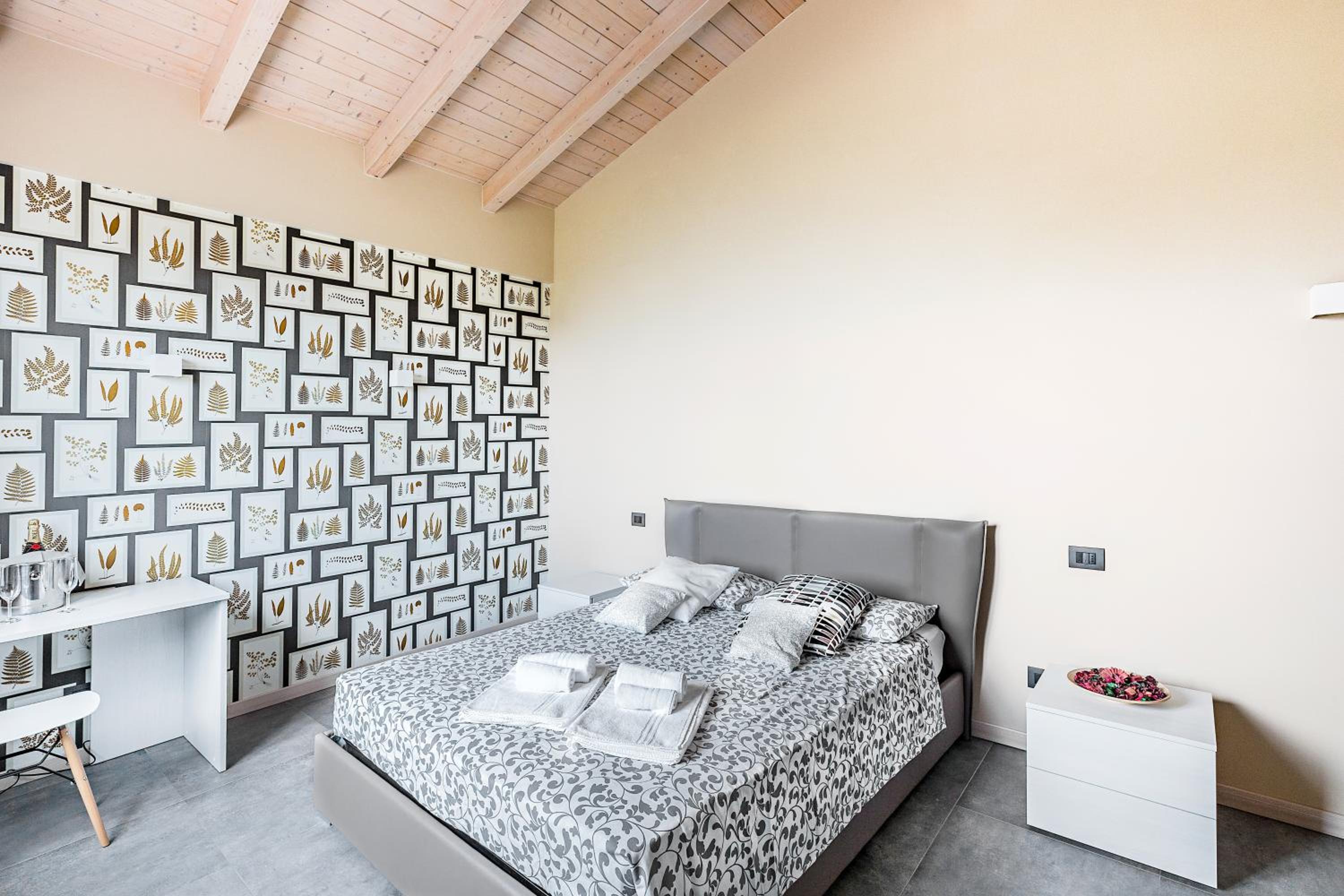 Junior Suite with Pool View photo 1