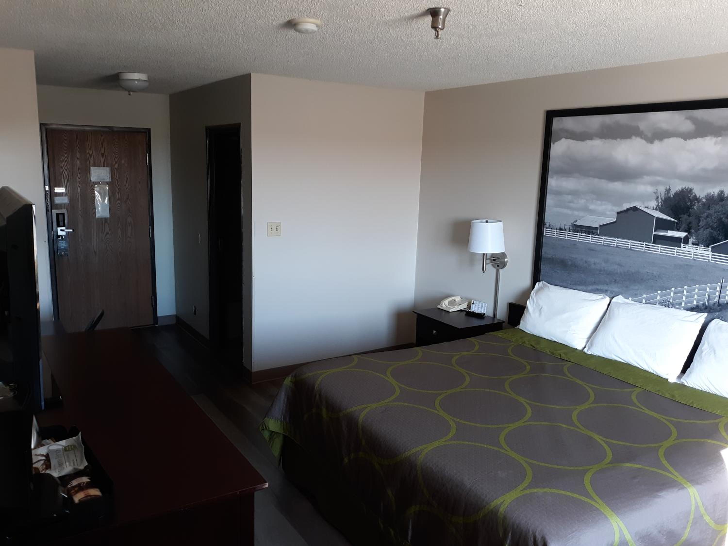 King Room - Non-Smoking - Photo 3