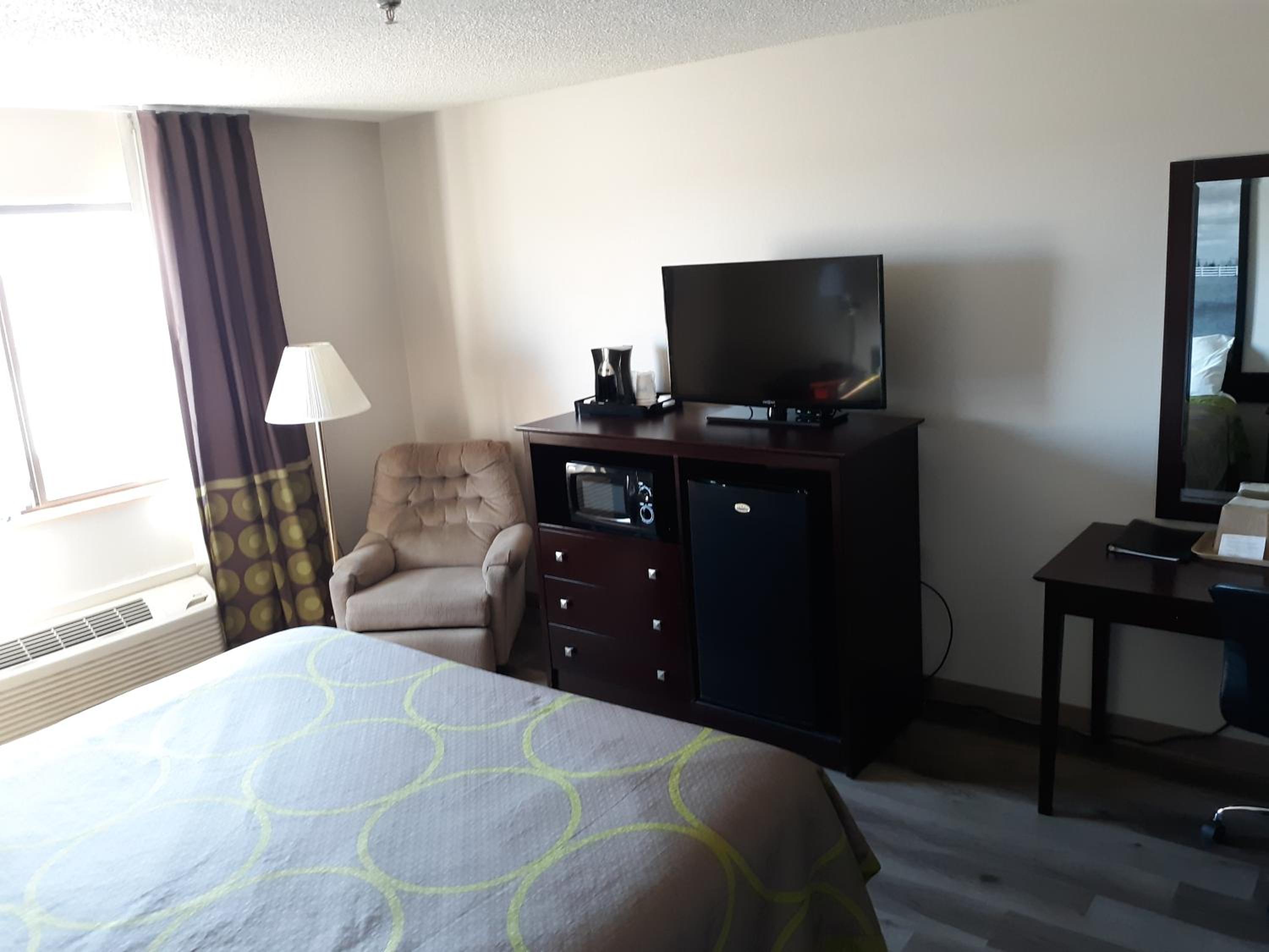 King Room - Non-Smoking - Photo 4