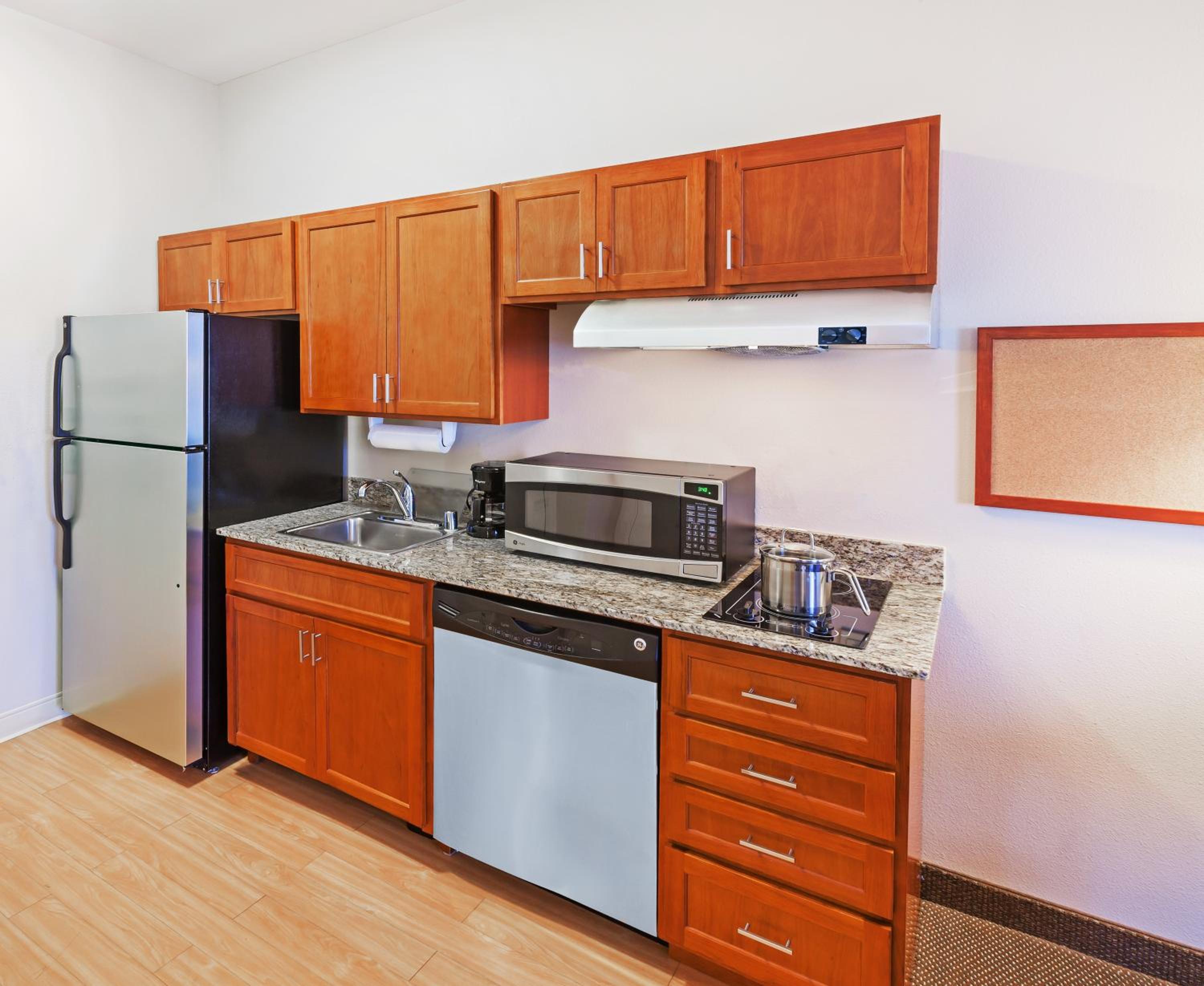 One-Bedroom Suite with Tub - Mobility Accessible - Photo 1