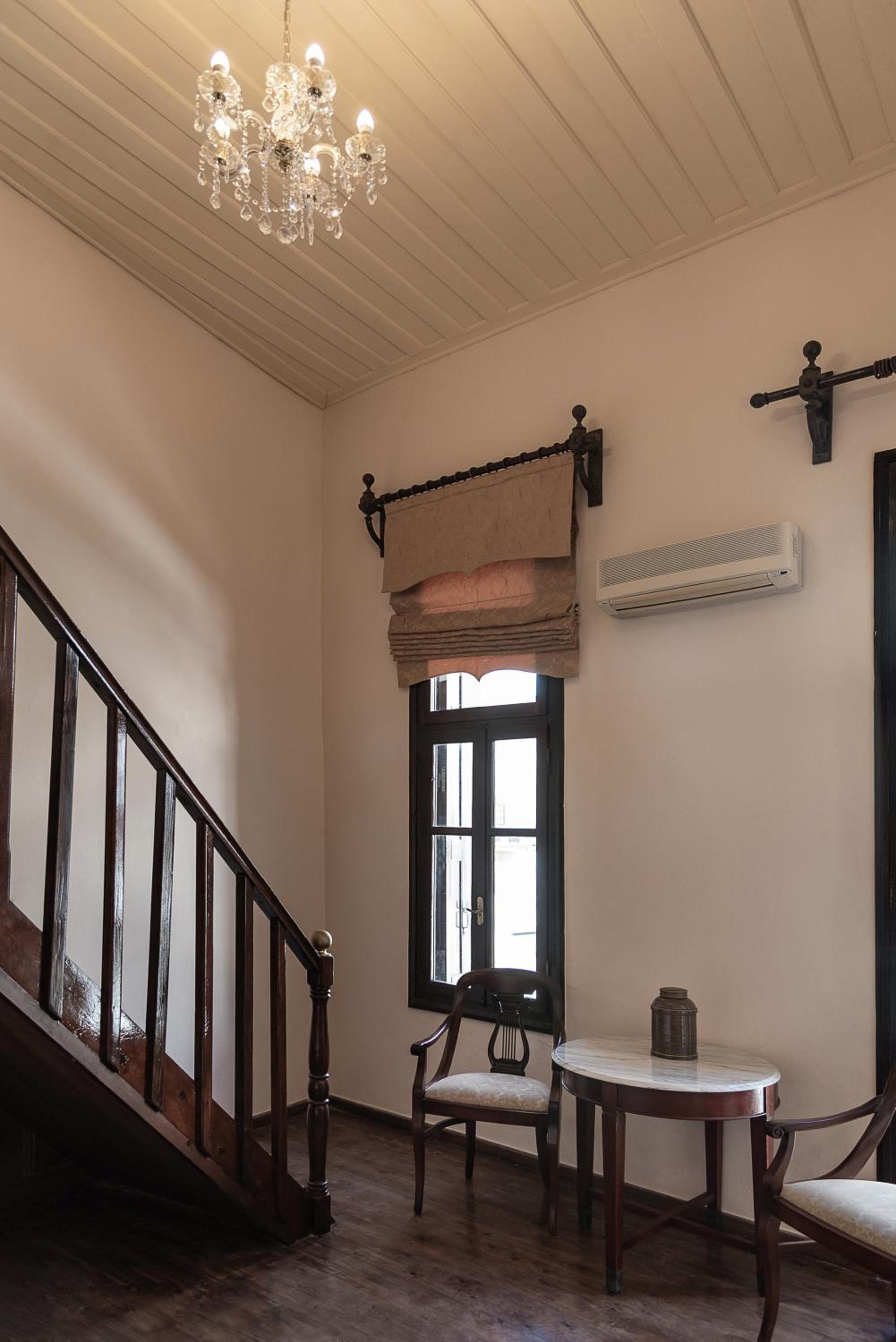 Family Suite with Balcony - Photo 17