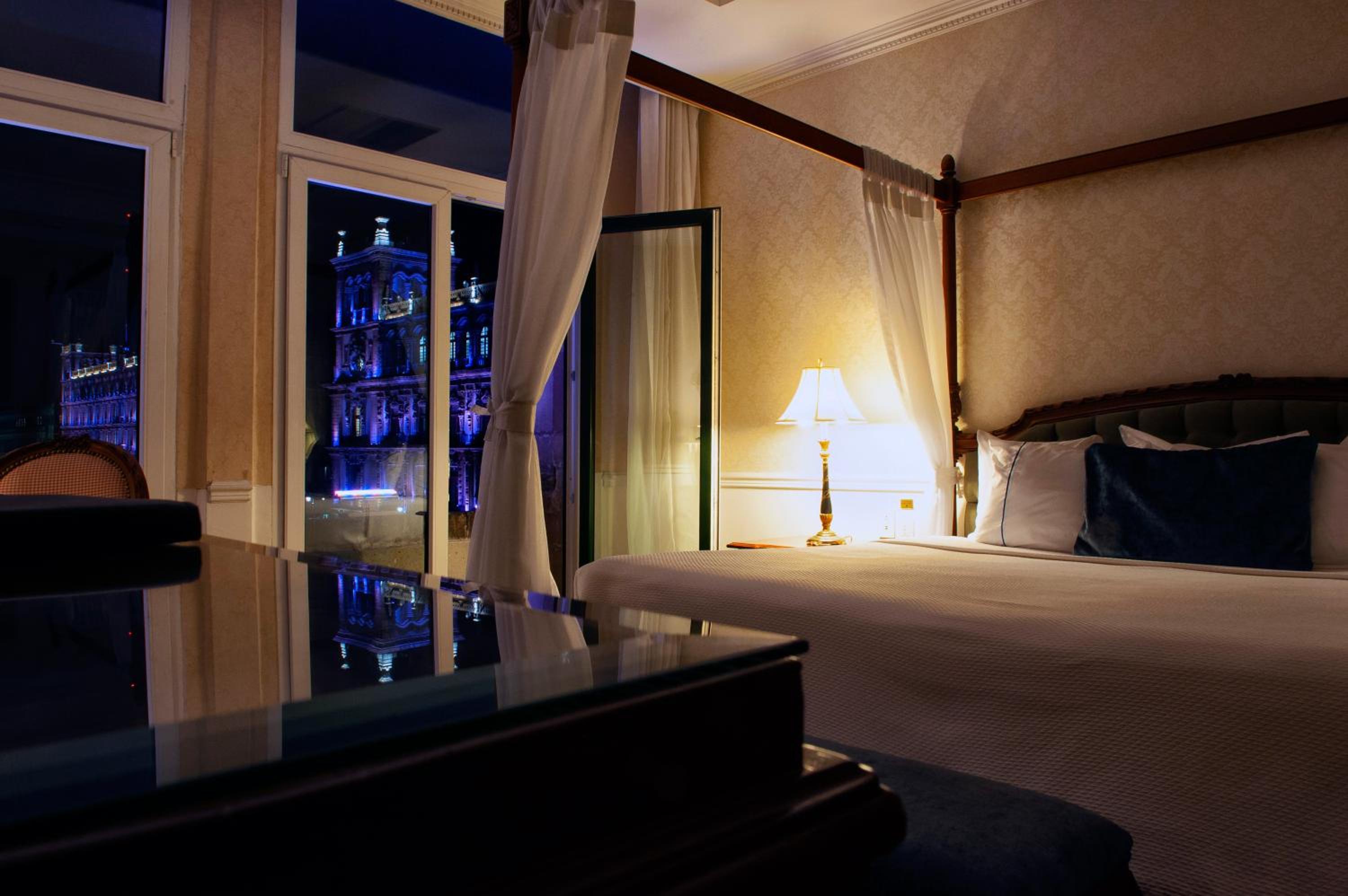 Master Suite Zocalo View - Photo 3
