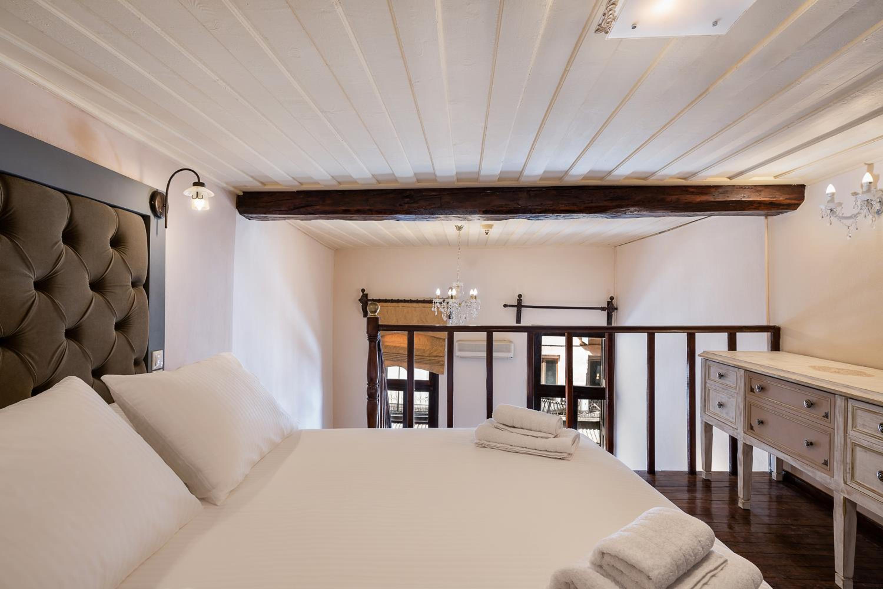 Family Suite with Balcony - Photo 2