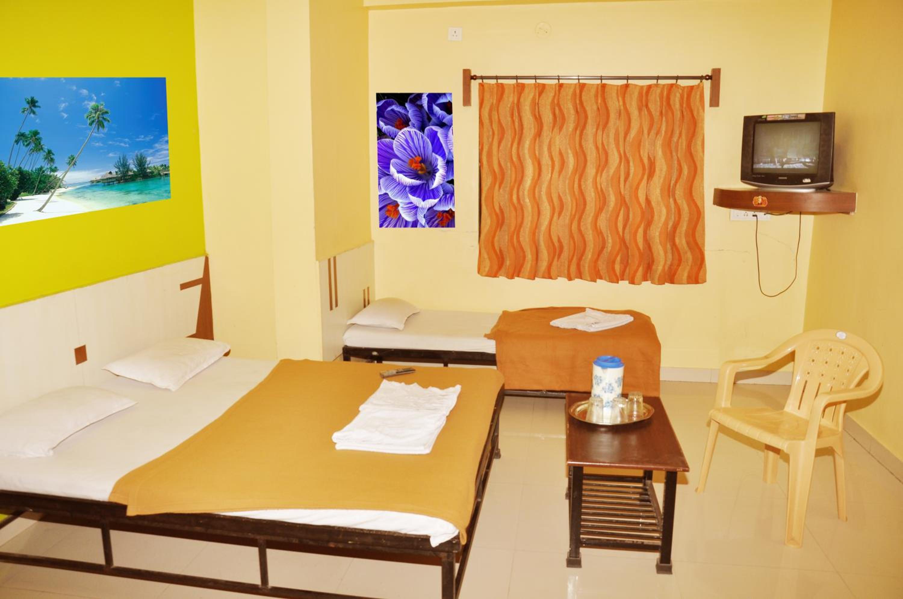 Standard Triple Room With Fan photo 3