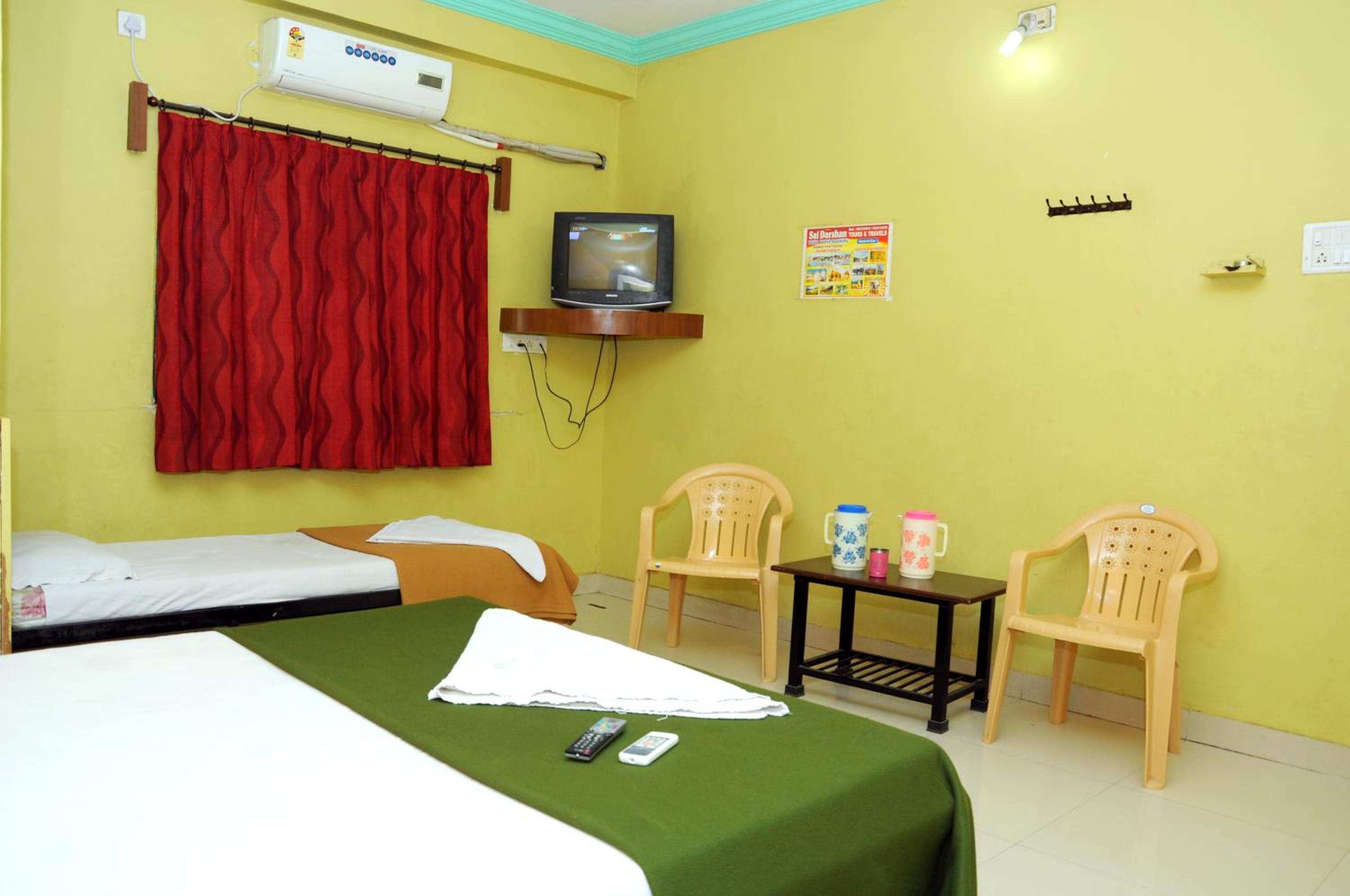 Standard Triple Room With Fan photo 2