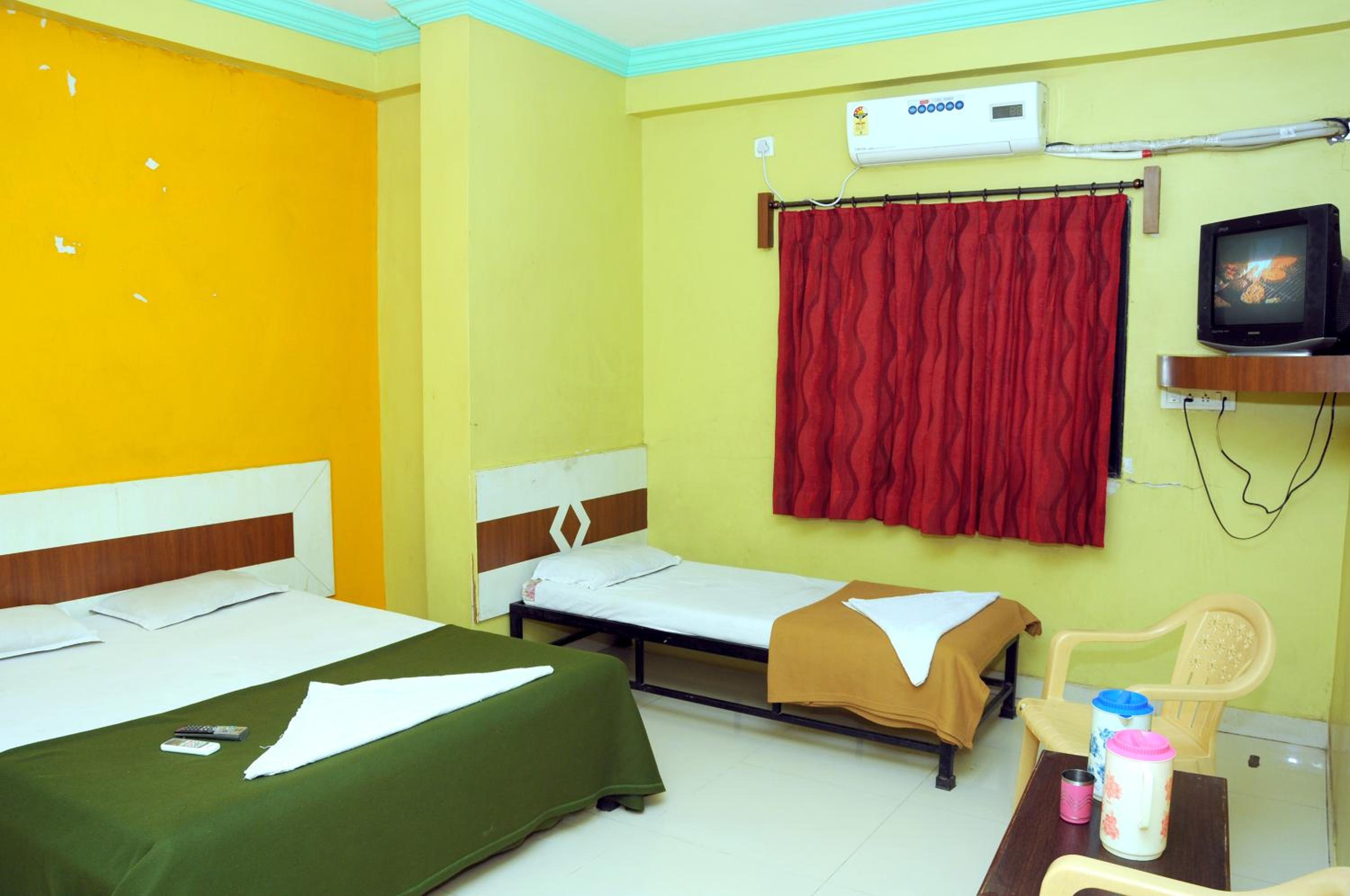Standard Triple Room With Fan photo 1