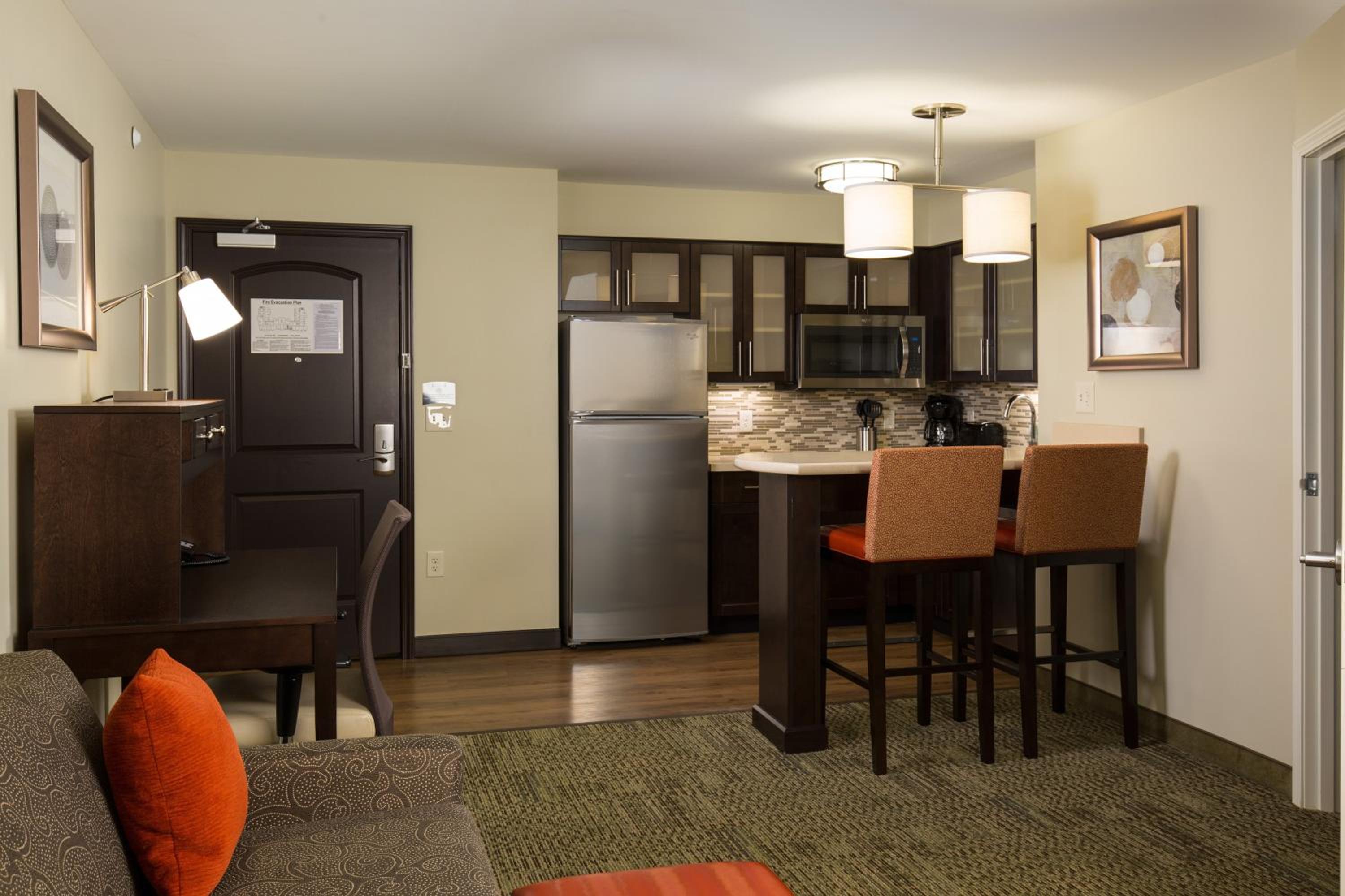 One-Bedroom King Suite with Sofa Bed photo 2
