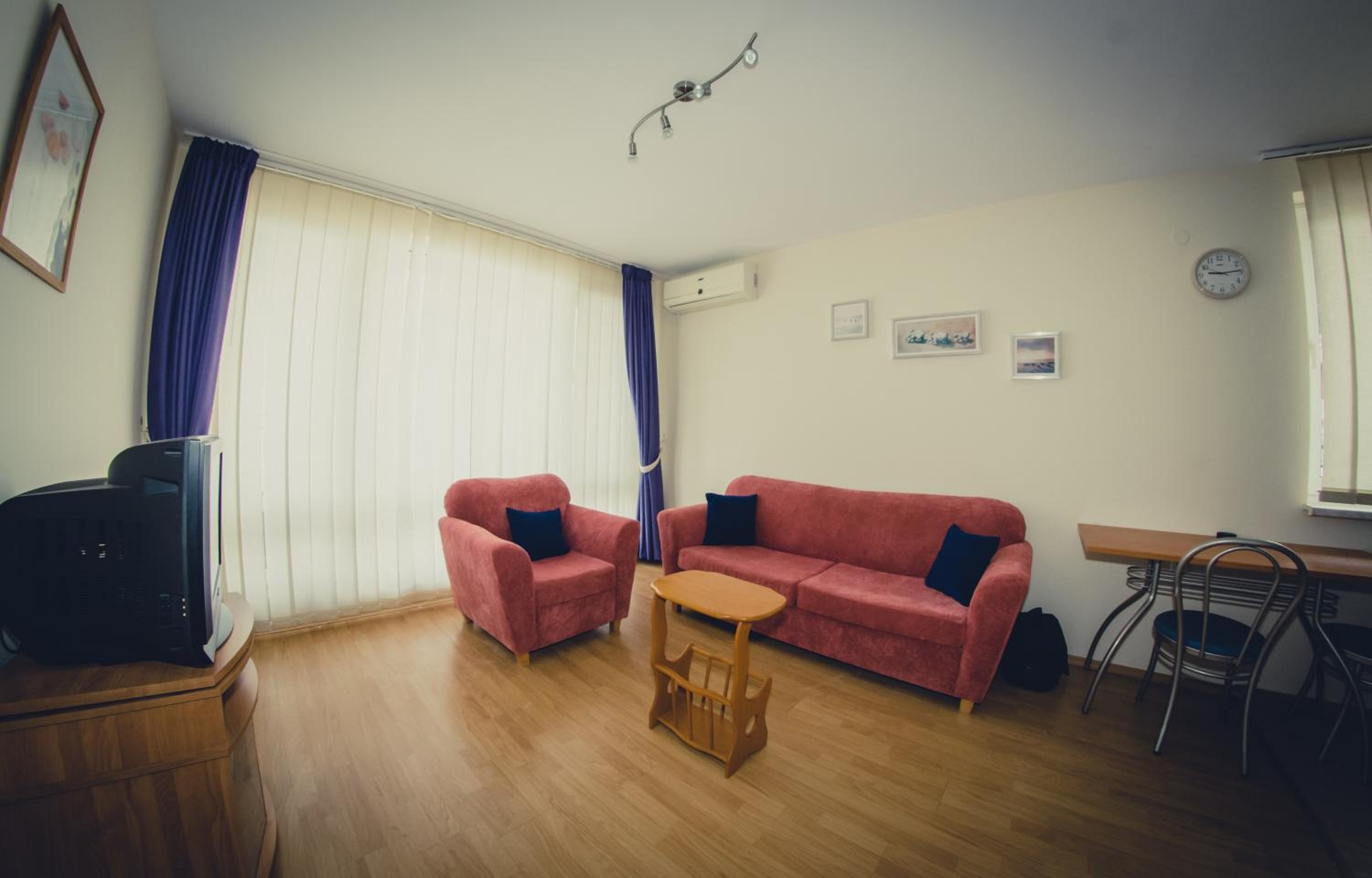 One-Bedroom Apartment with Balcony photo 3