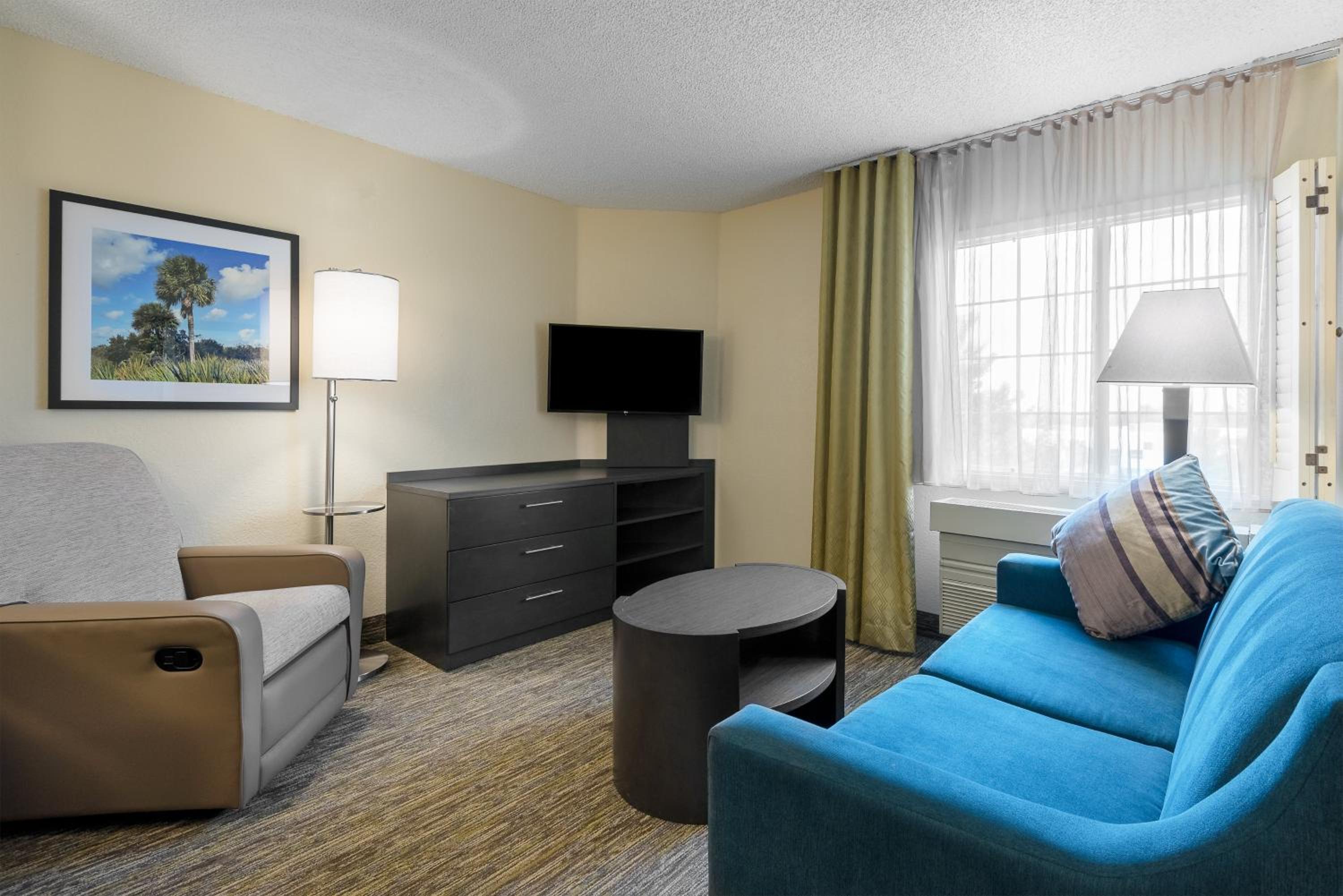 One-Bedroom Queen Suite - Photo 2