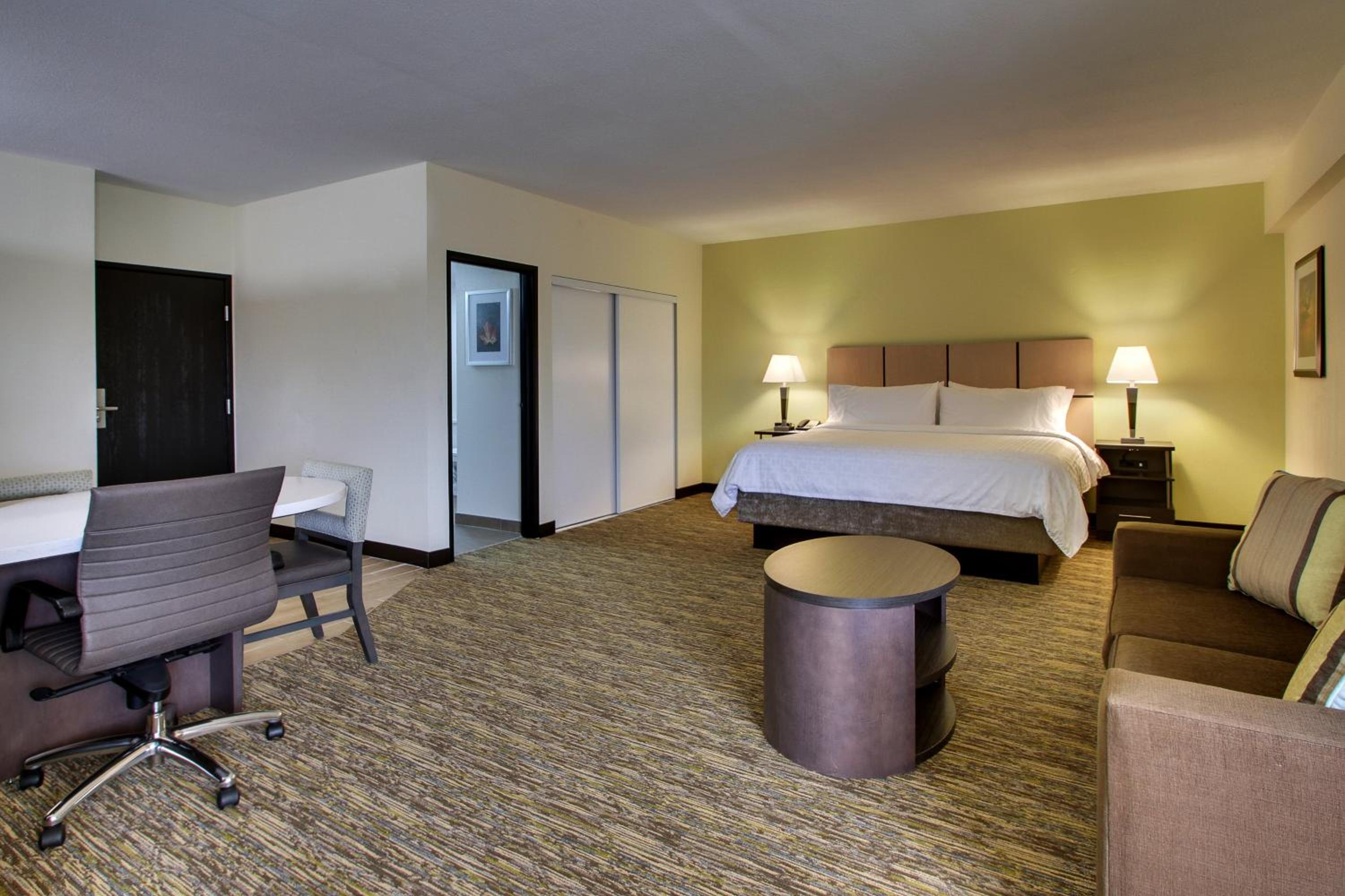 Two-Bedroom Suite with One King Bed and One Queen Bed - Non-Smoking - Photo 1
