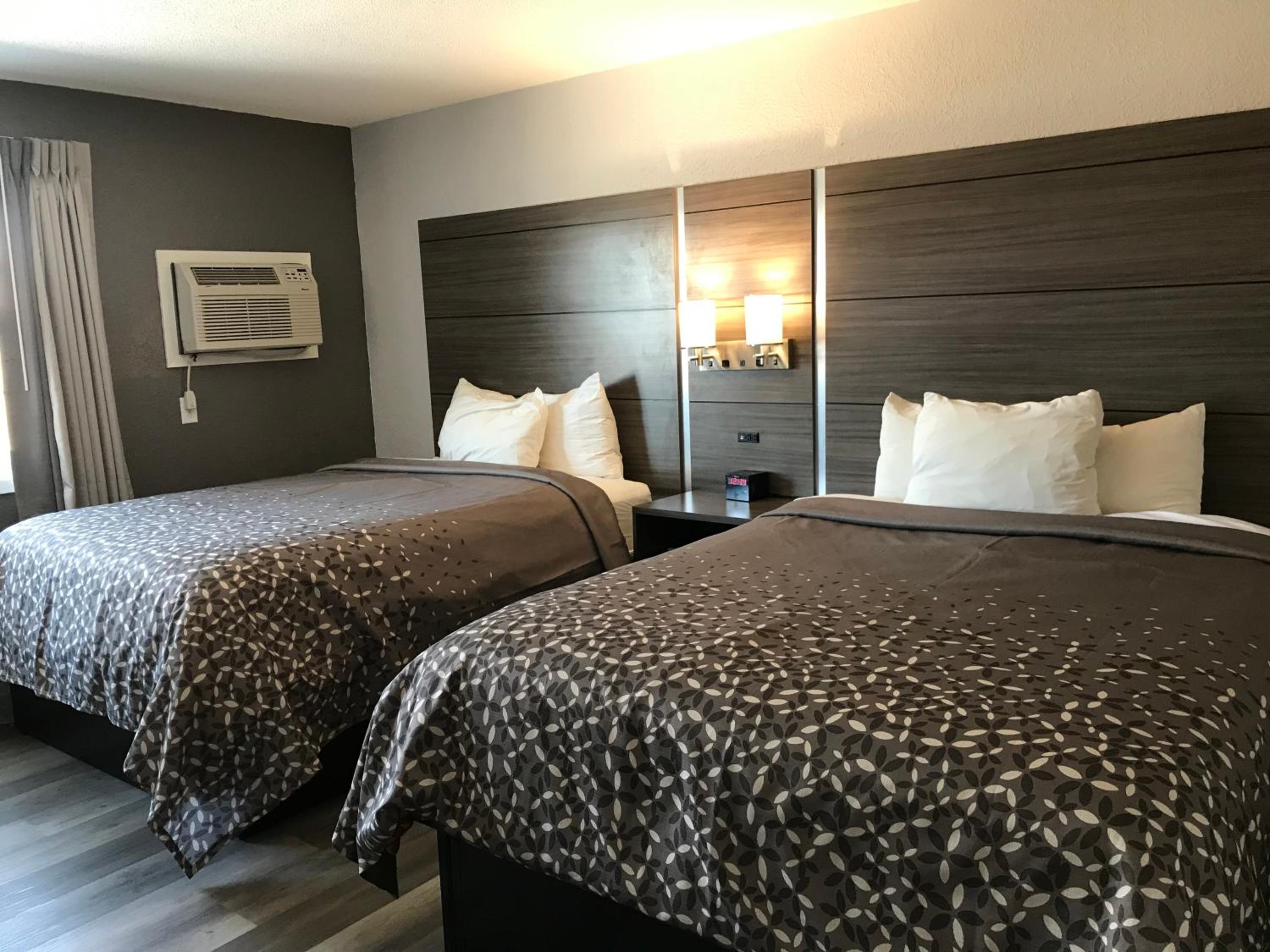 Queen Room with Two Queen Beds - Photo 1
