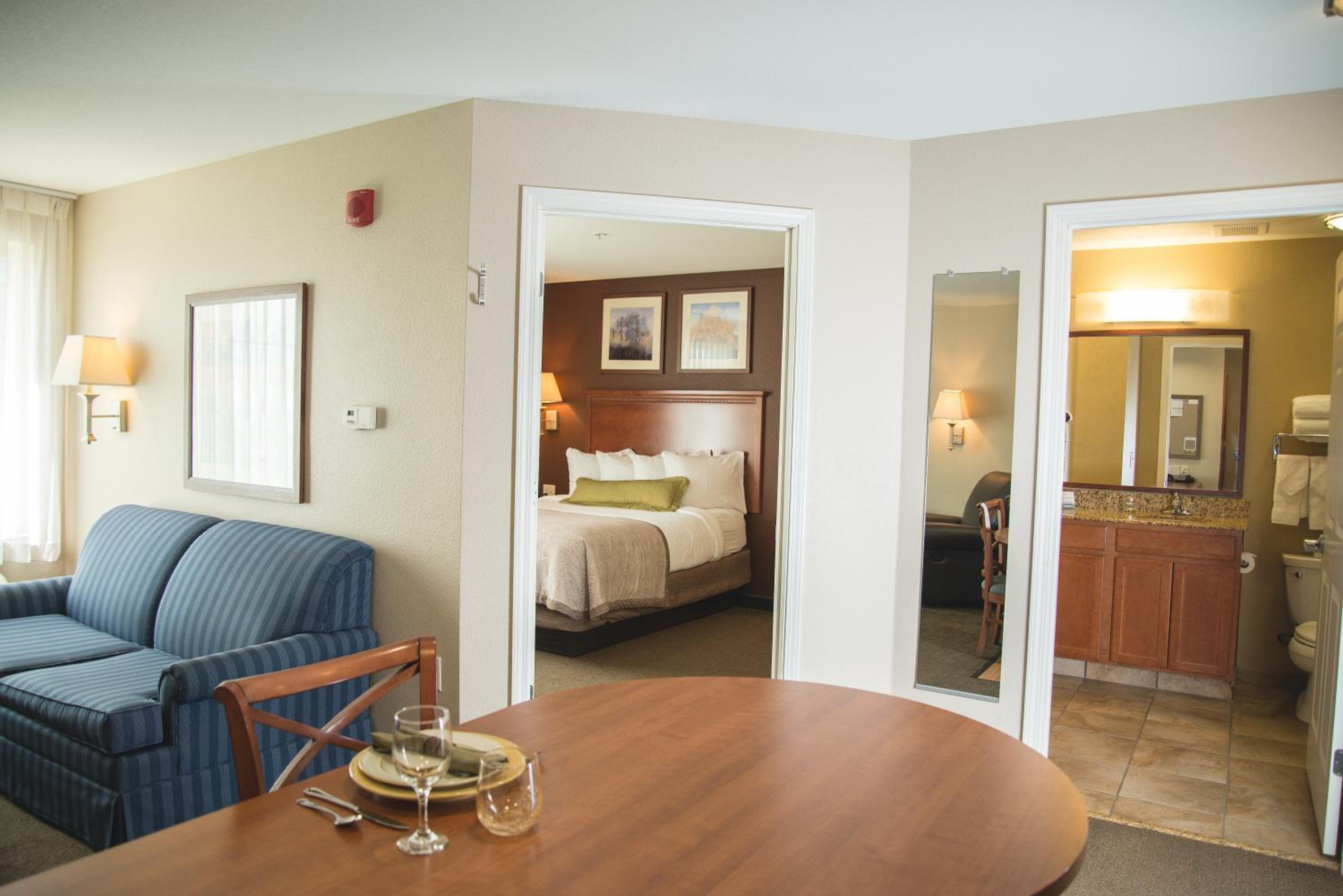 One-Bedroom King Suite - Photo 2