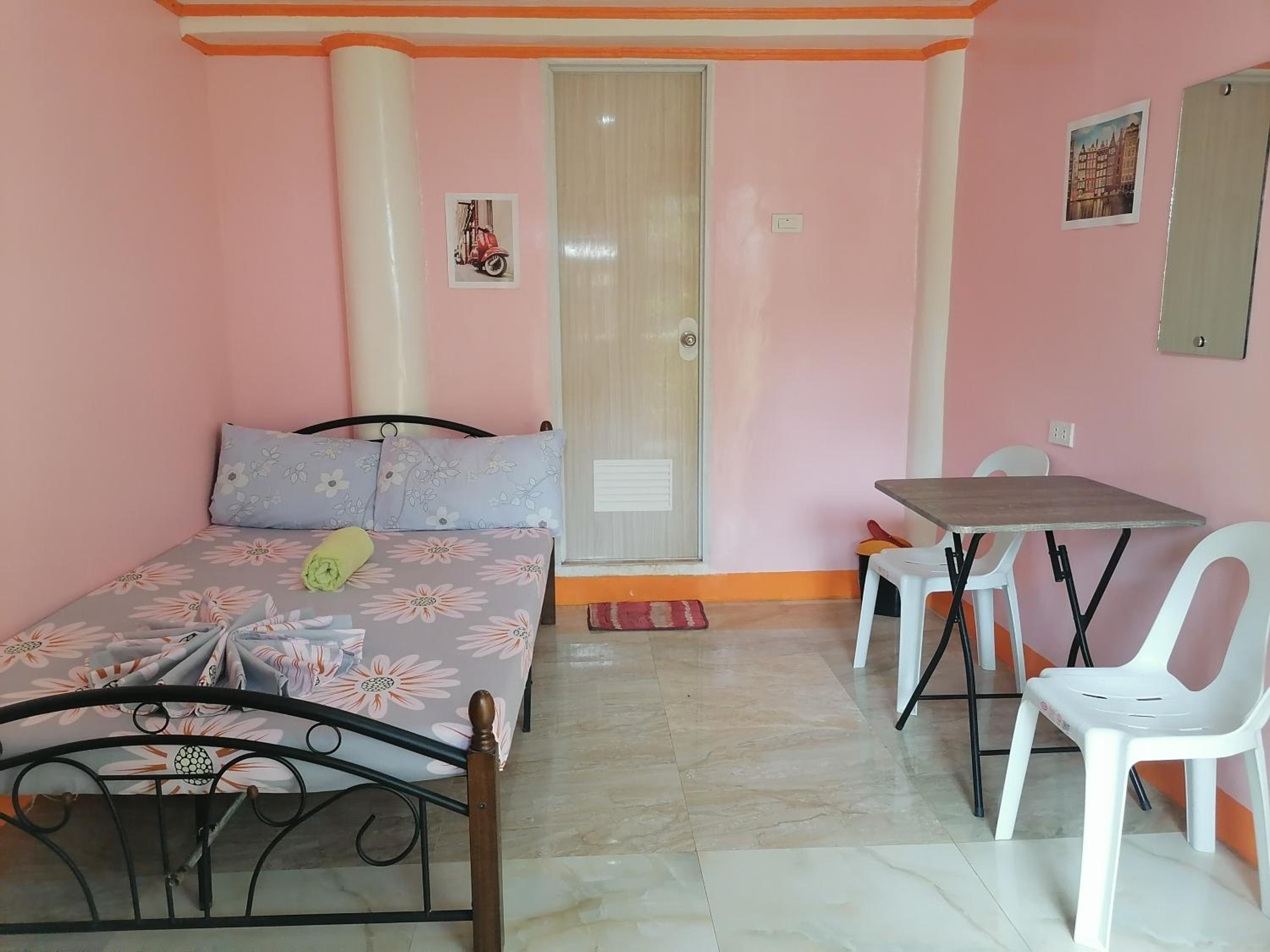 Budget Double Room - Photo 3