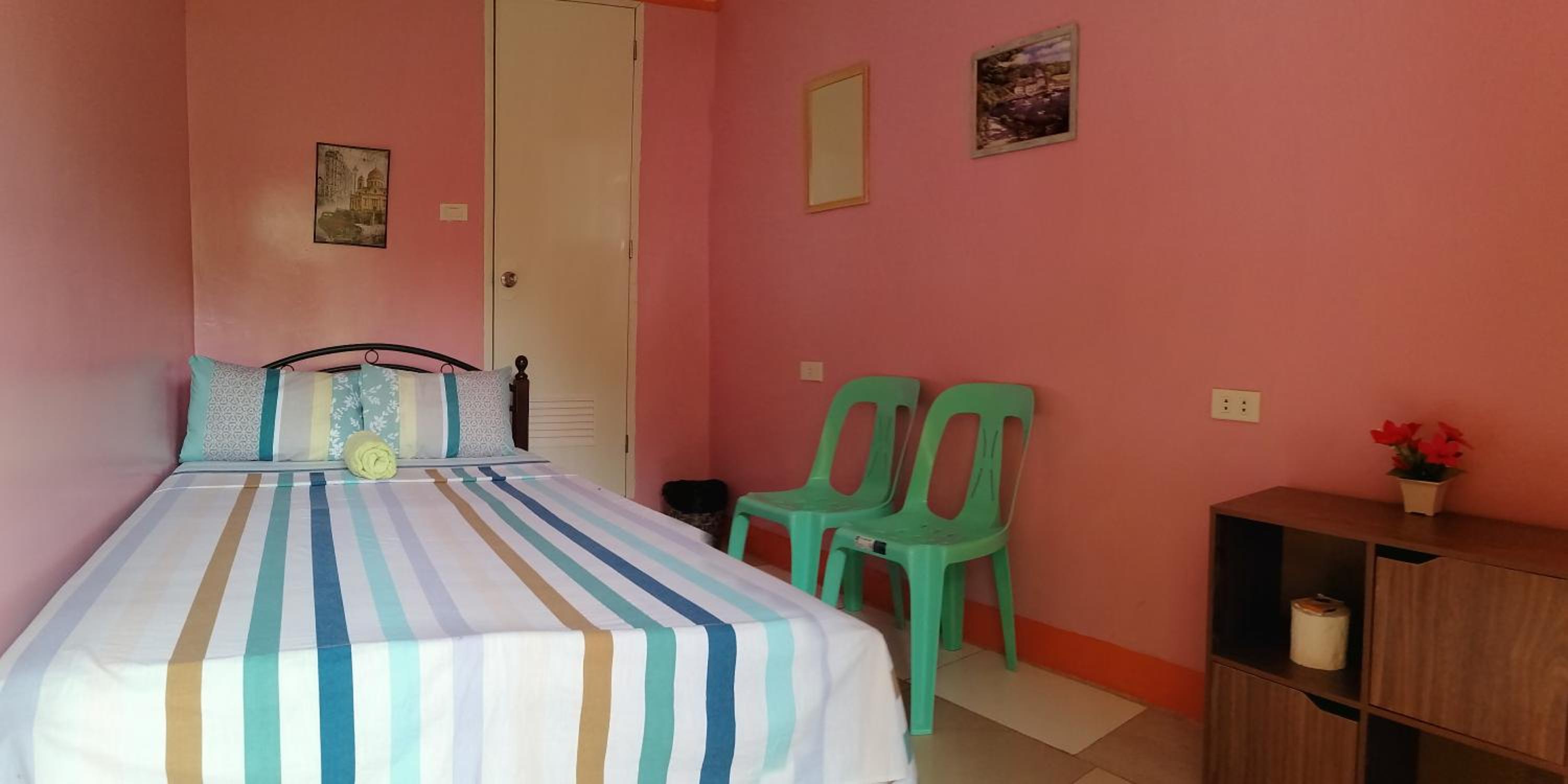 Double Room with Private Bathroom - Photo 1