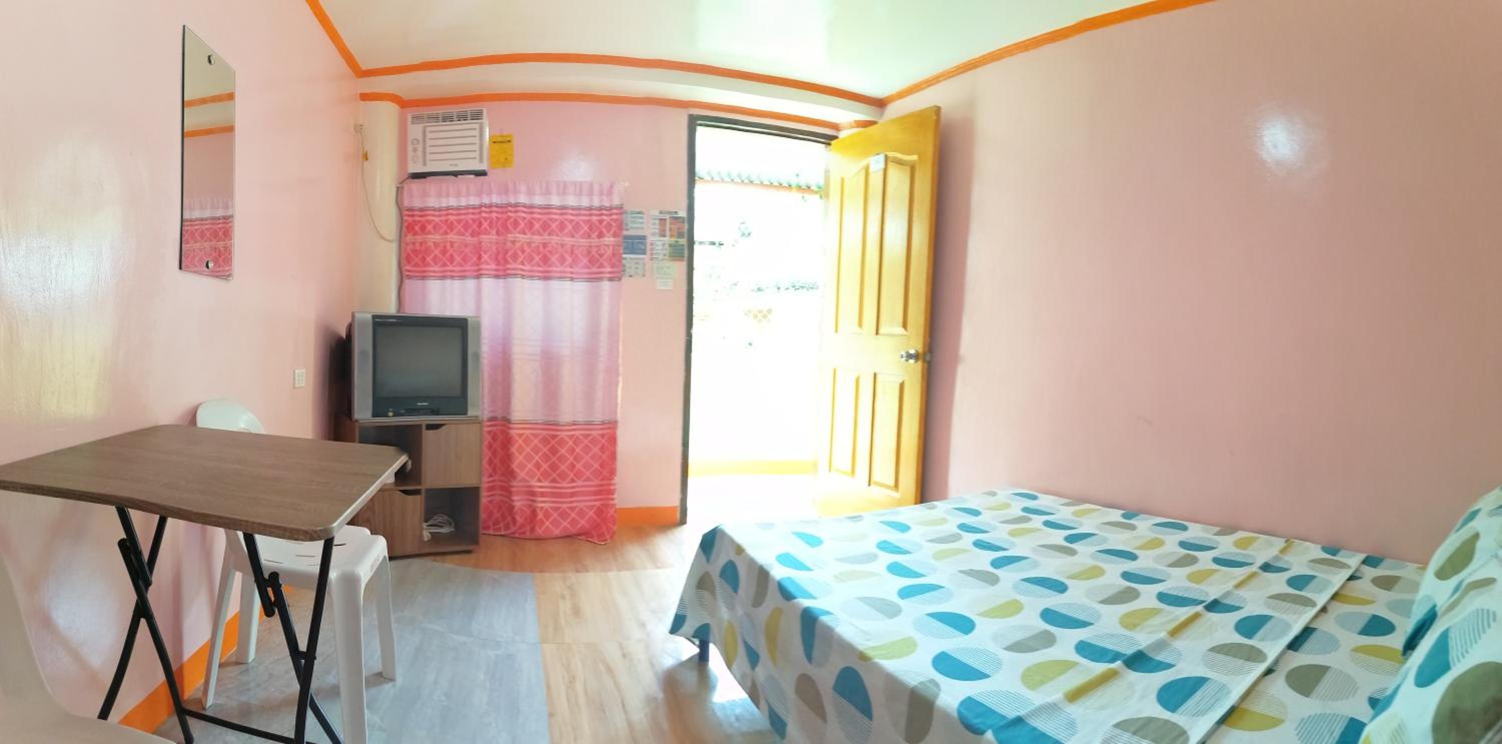 Budget Double Room - Photo 4