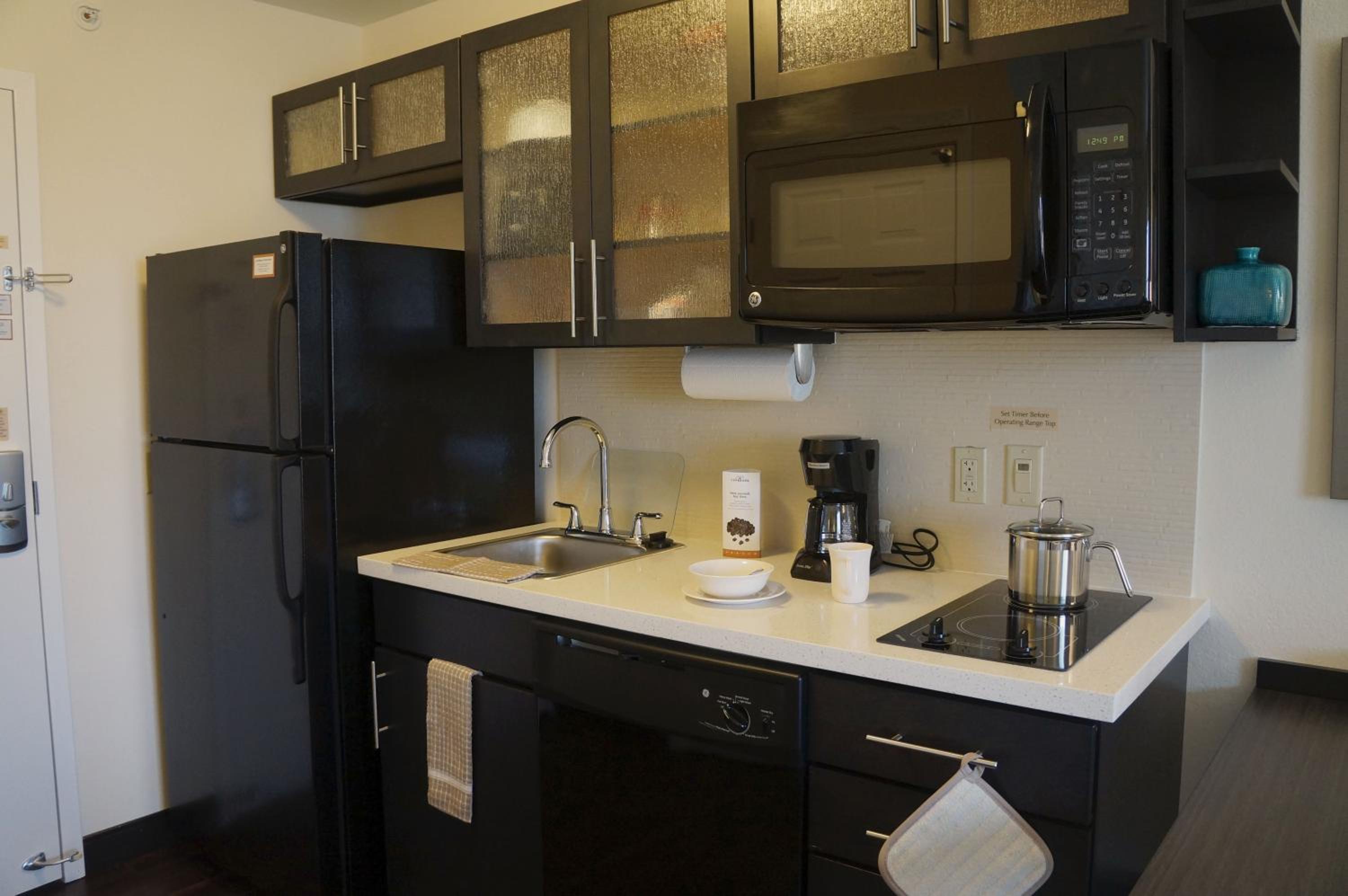 Queen Studio Suite photo 2