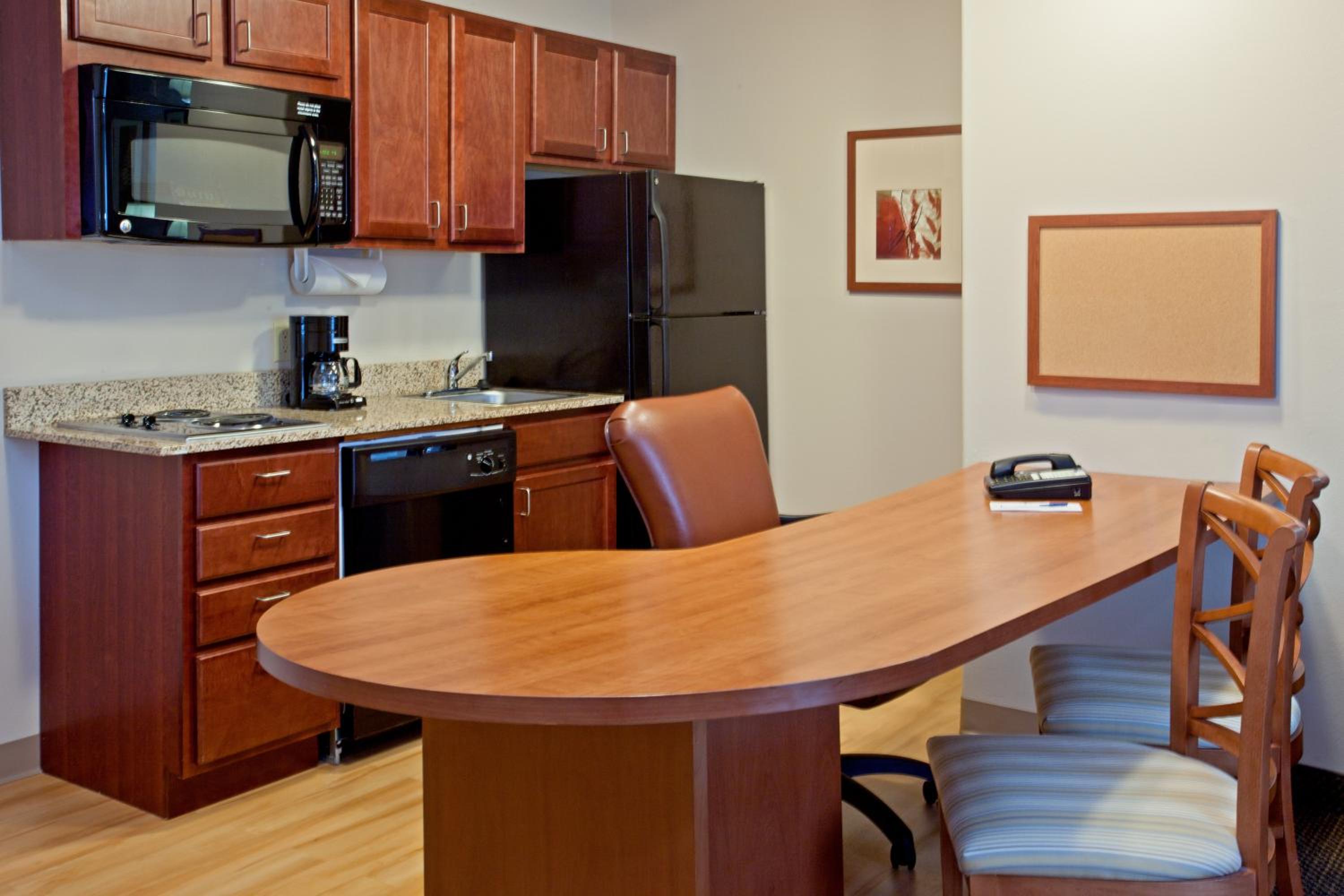 One-Bedroom Queen Suite - Photo 2