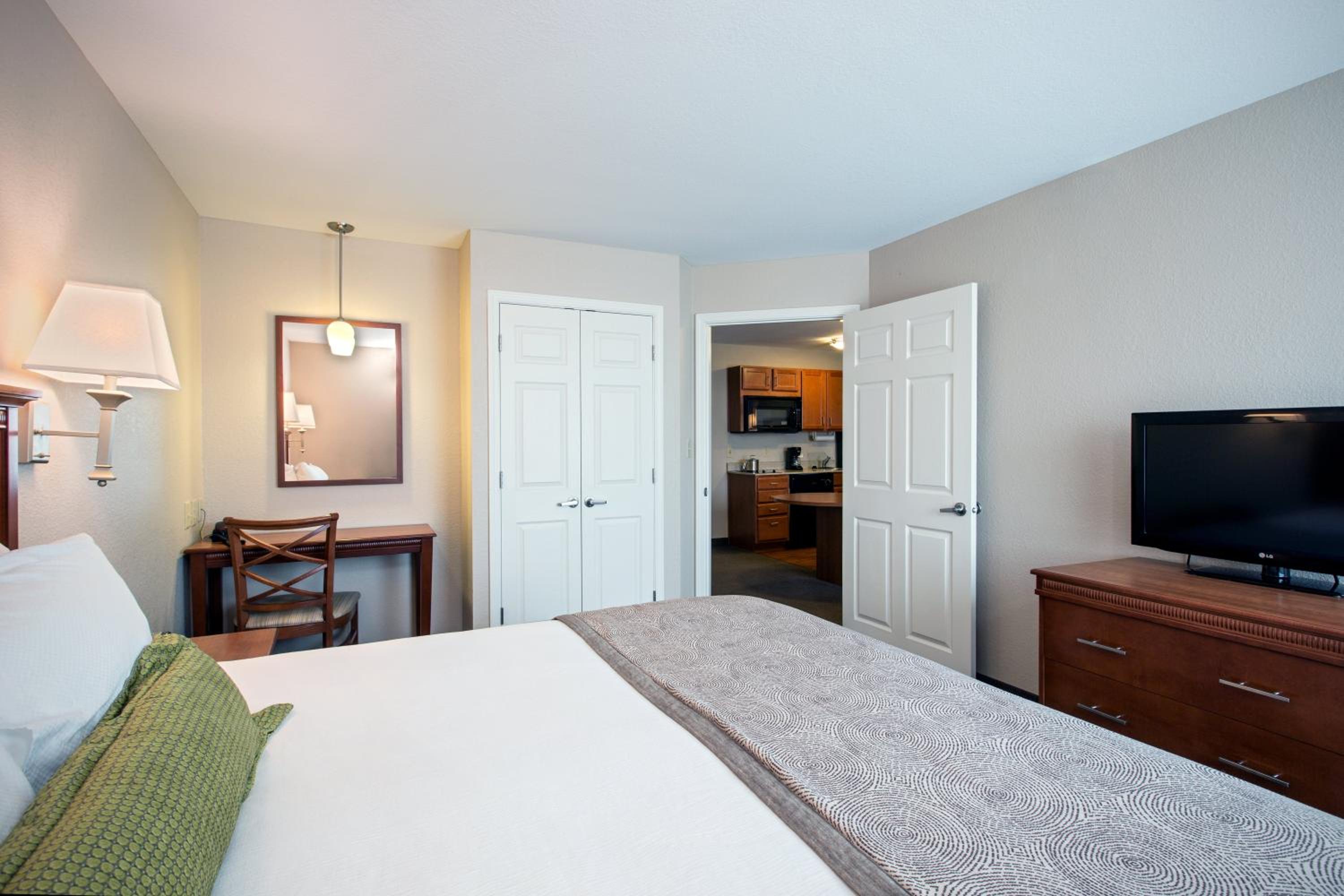 One-Bedroom King Suite - Photo 3