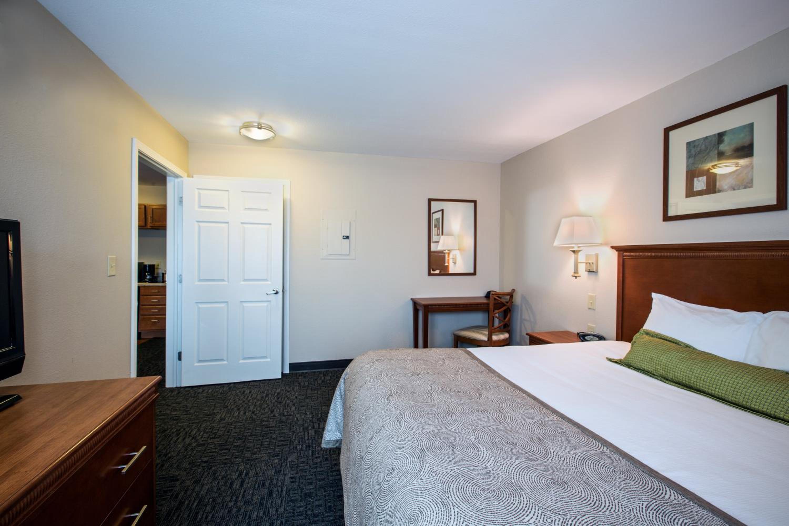 One-Bedroom King Suite with Communications Accessible Roll-In Shower - Photo 2