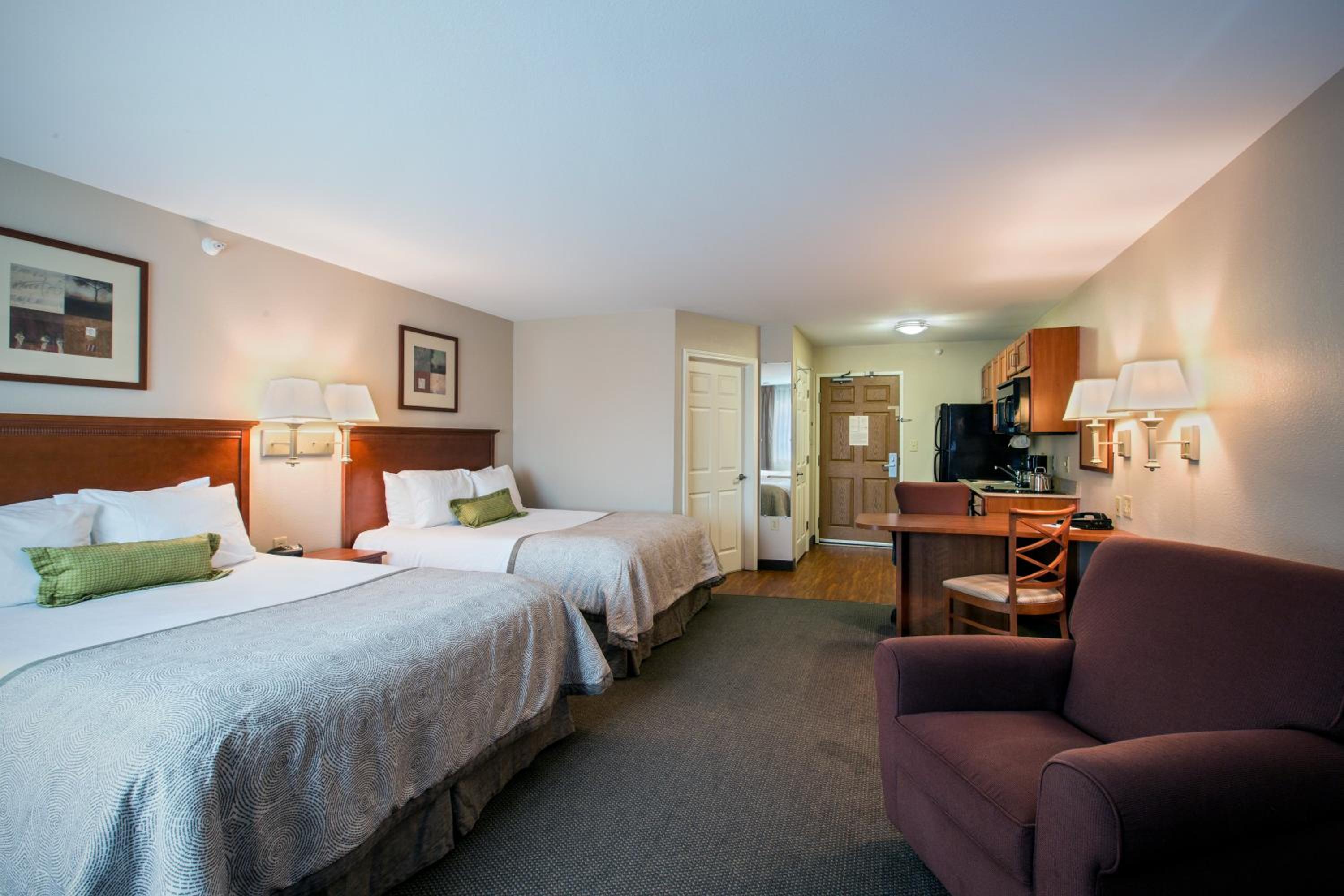 Studio Queen Suite - Photo 1